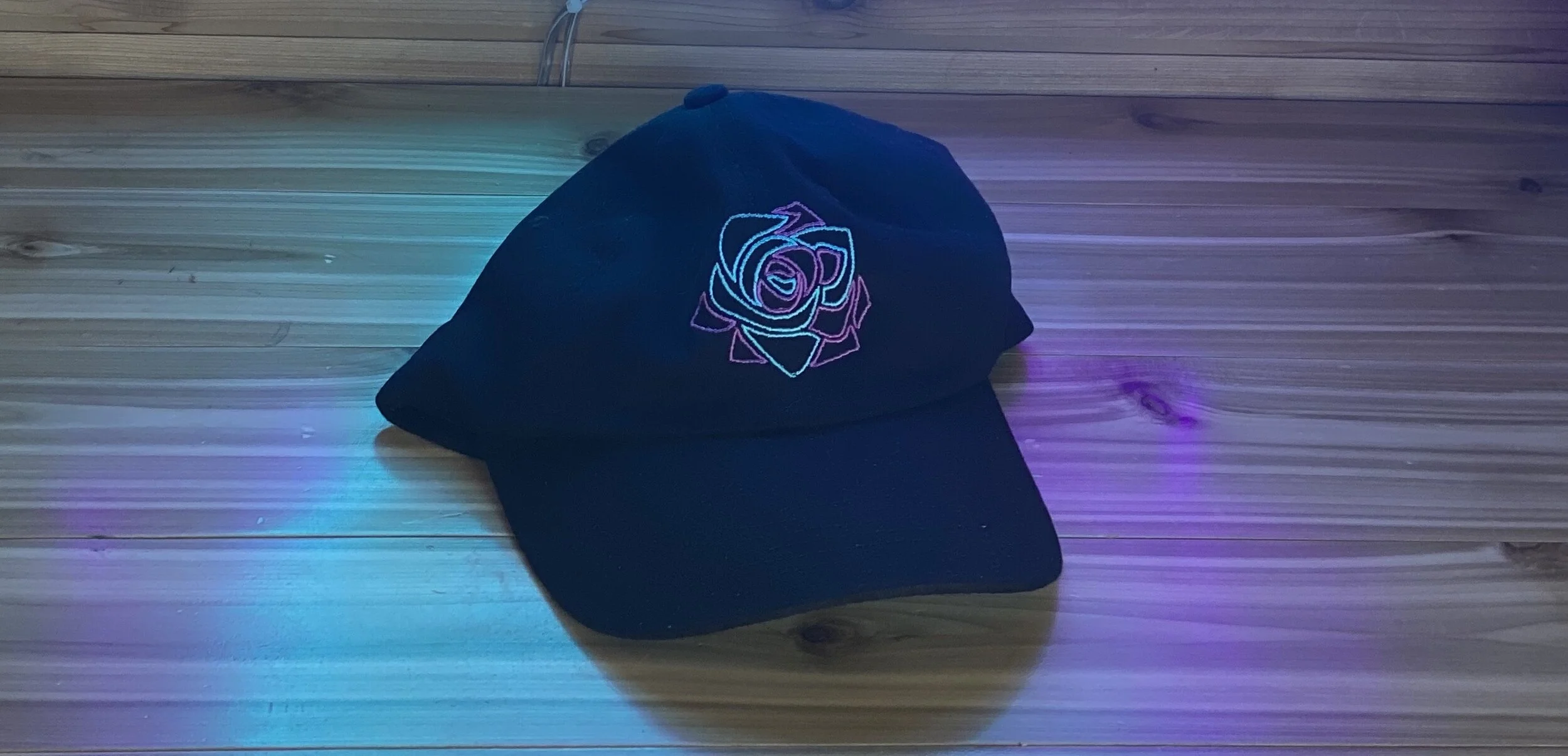 BLACK DAD HAT "NEON SIGN"