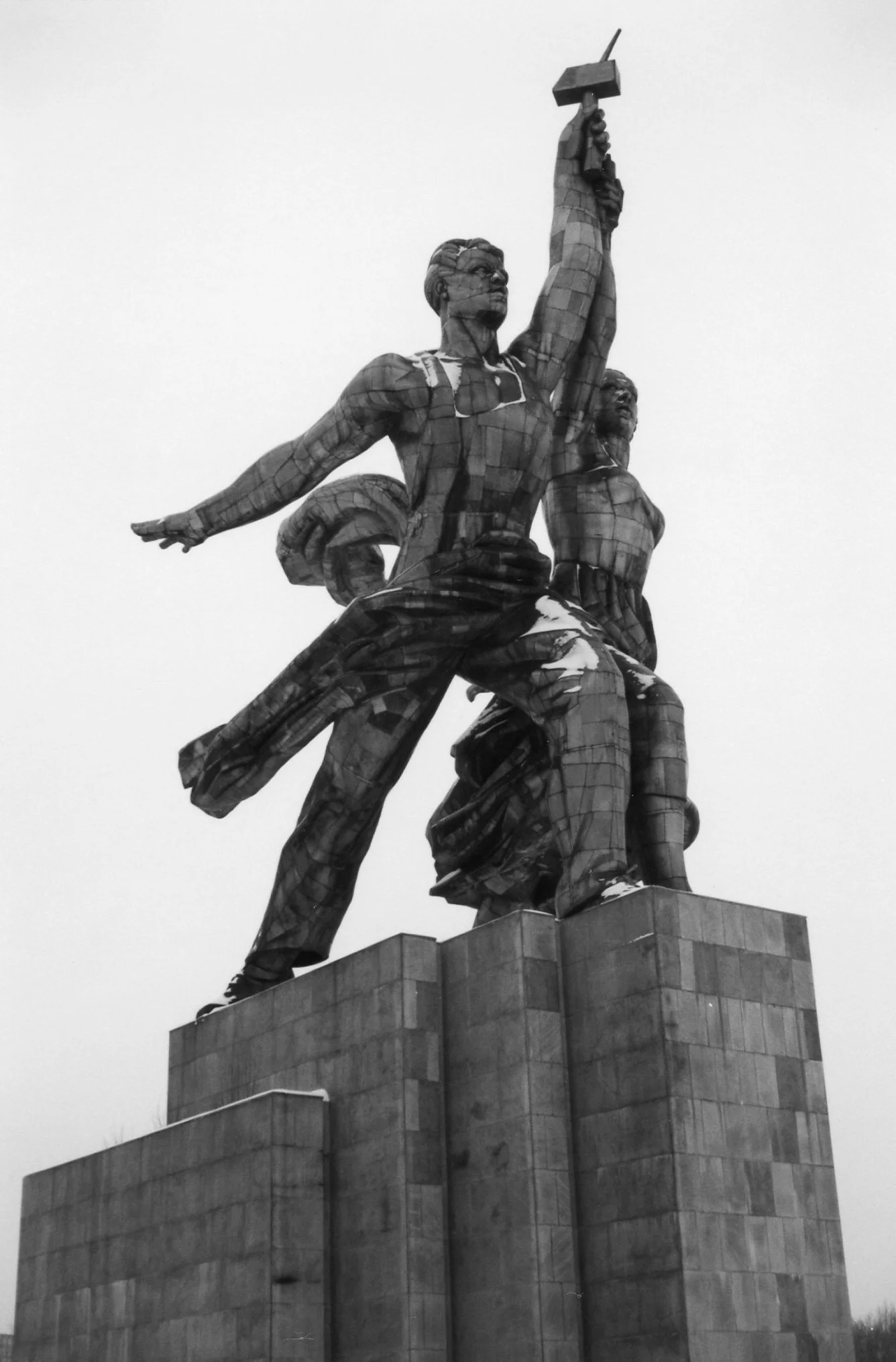 Worker &amp; Kolkhoz Woman, Moscow, February 1991 © Andrew Stuttaford