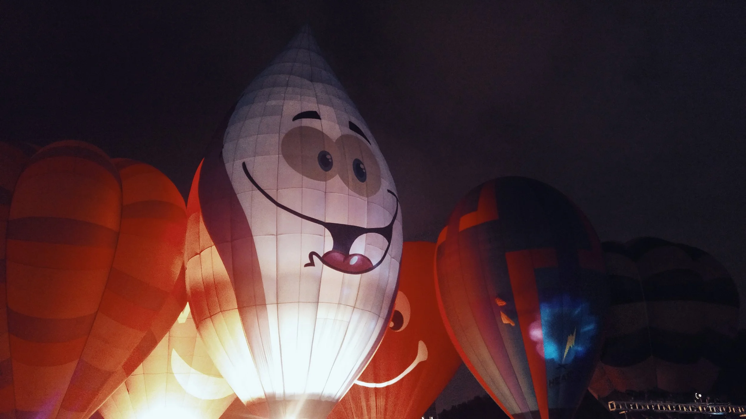 the 'water-drop' smiley balloon is 'Dexter', from the Netherlands. he's a happy one.