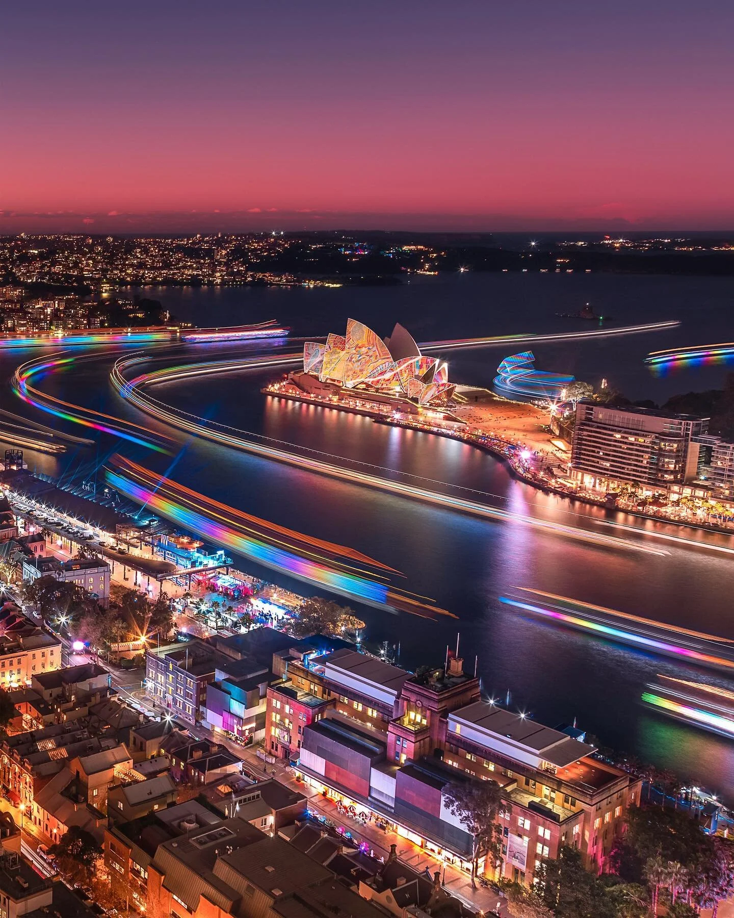 Rooftop moments with @shangrilasydney 💥 Nothing like capturing @vividsydney from a unique and high vantage point! Thanks a million for having us! 
💥
.
.
.
.
#shangrilasydney #vividsydney #feelnewsydney#ilovesydney