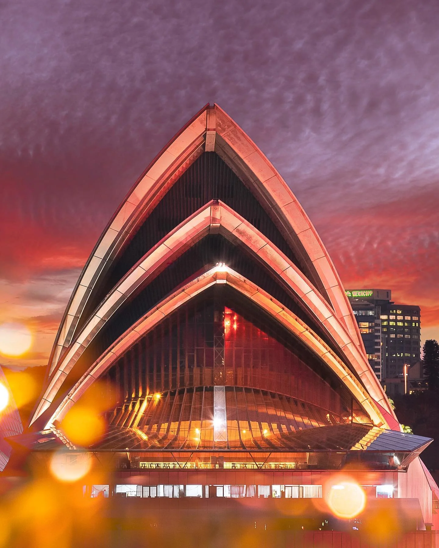 Up close and personal ✨ Here is some colourful bokeh for your hump day!
✨
.
.
.
.
.
#feelnewsydney #sydneyoperahouse #harbour #bokeh #ilovesydney #seeaustralia #opera #earthpix #australia #paradise #abcmyphoto #travellingthroughtheworld #earth_shotz