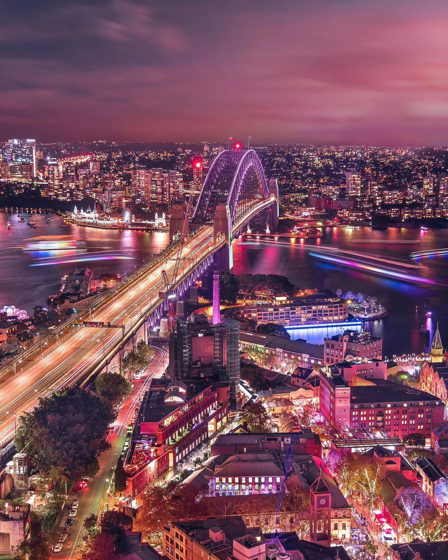 Sydney ✨ Rooftop moments with @shangrilasydney This is a composite of the sunset and the twinkling lights during @vividsydney Happy Thursday!
✨
.
.
.
.
.
#feelnewsydney #longexposure_shots #harbour #twinkle #ilovesydney #seeaustralia #bridgeclimb #e