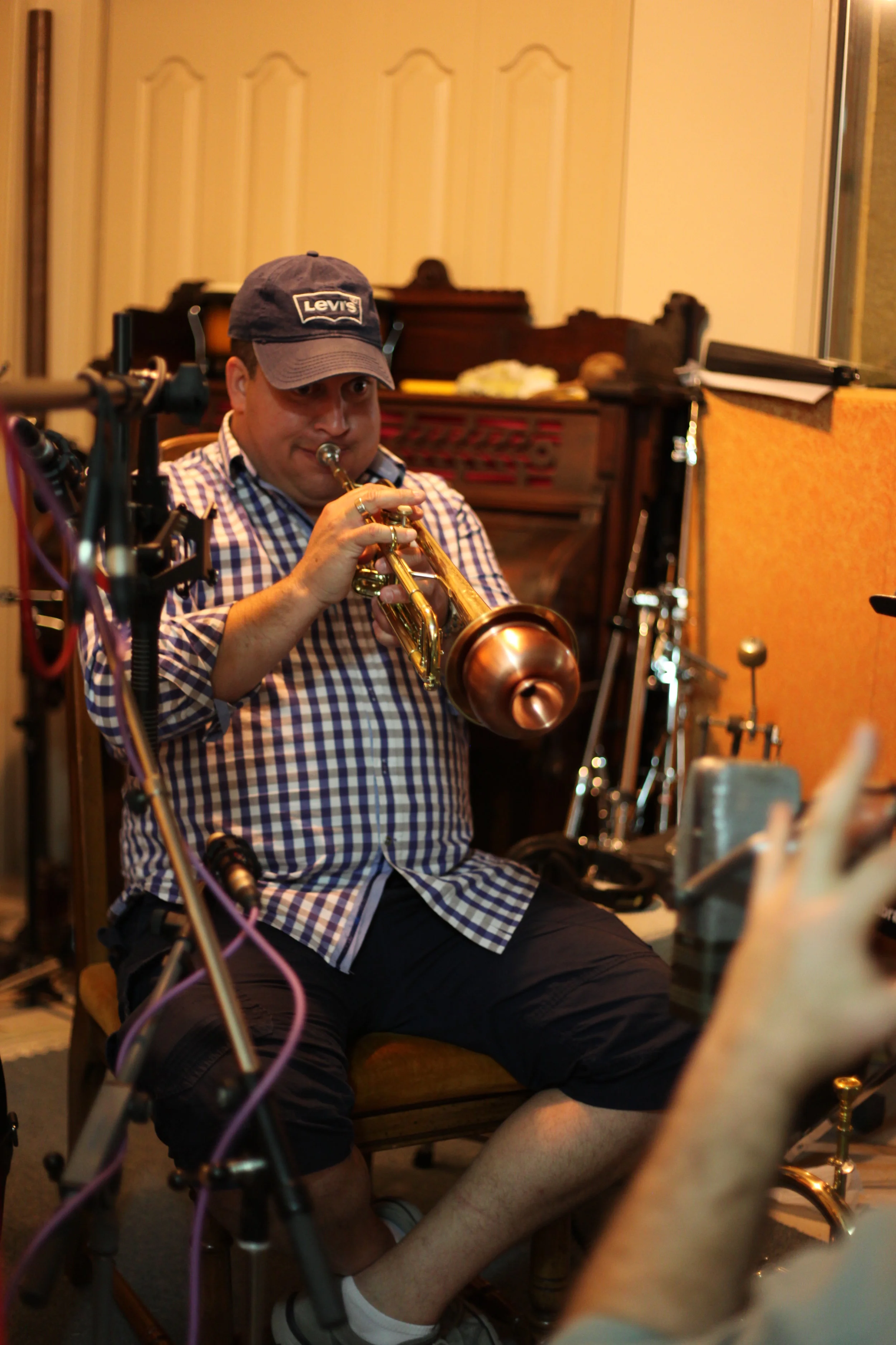 Miguel flirts with the melody