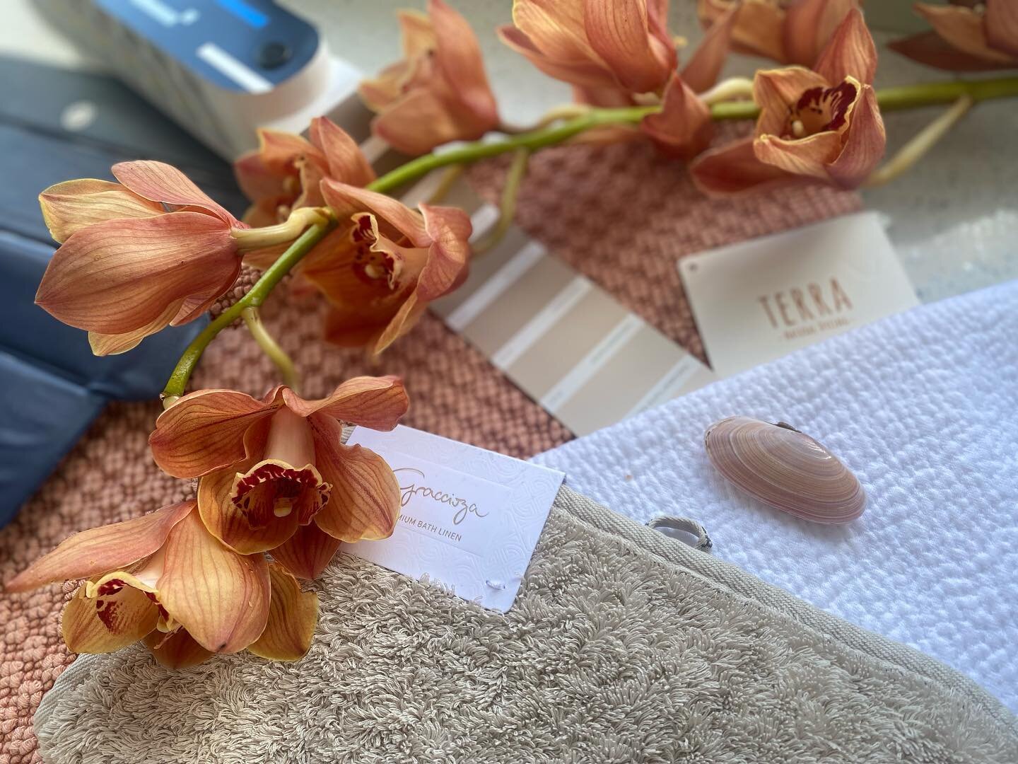 Looking at some beautiful crisp luxurious bath and bed linen for my lovely client making sure it becomes an elegant timeless design scheme adding to the wellness feel that a bathroom and bedroom should have 💫 Lasting forever as it&rsquo;s all made f