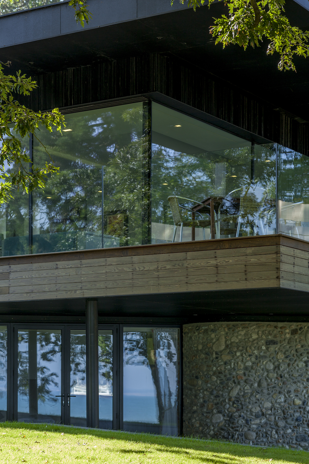 Kebony-SYP-decking-cladding-Fairways-high-res-(c)-Julian-Winslow (16).jpg