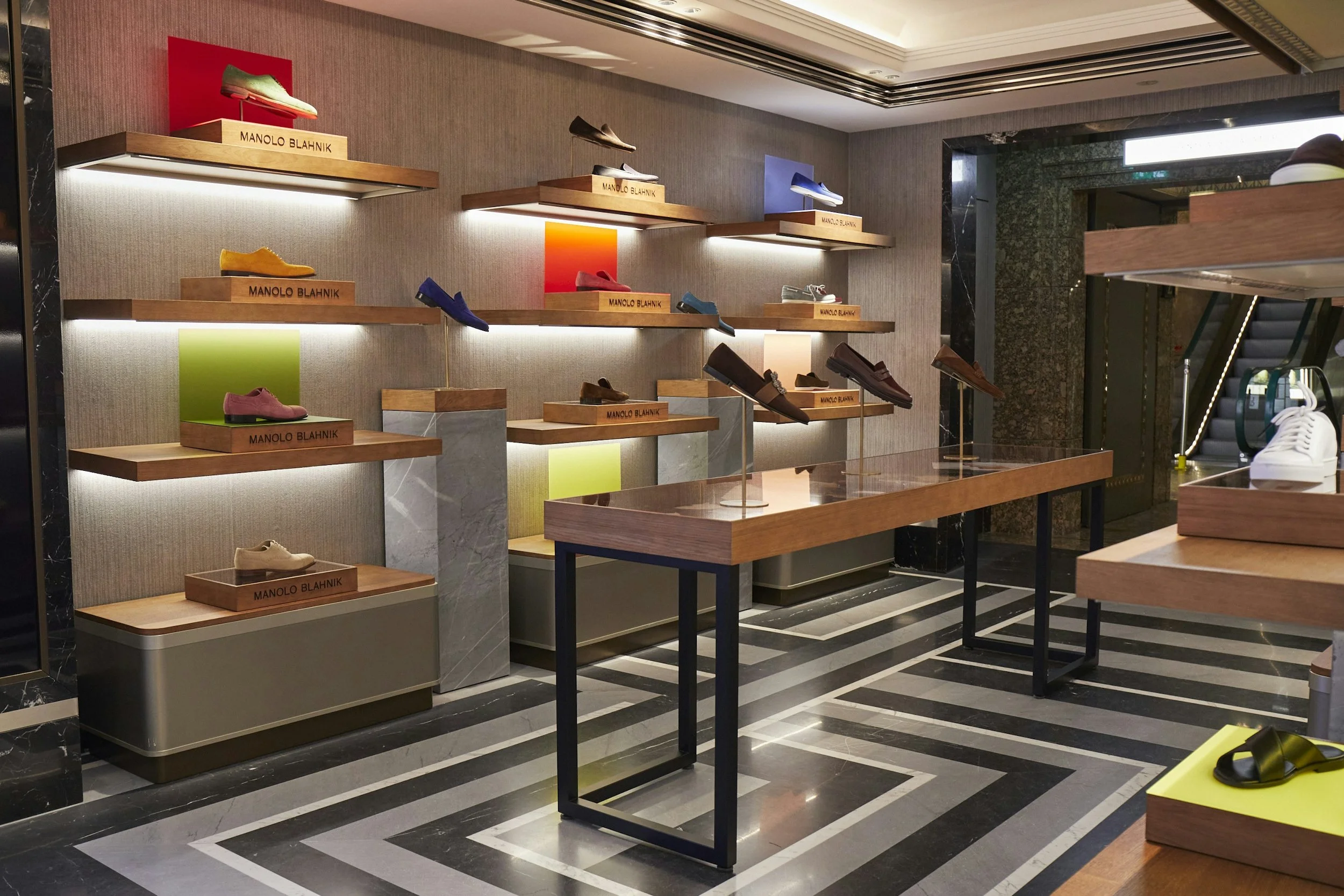 manolo-blahnik-pops-up-at-harrodsezuv7.jpg