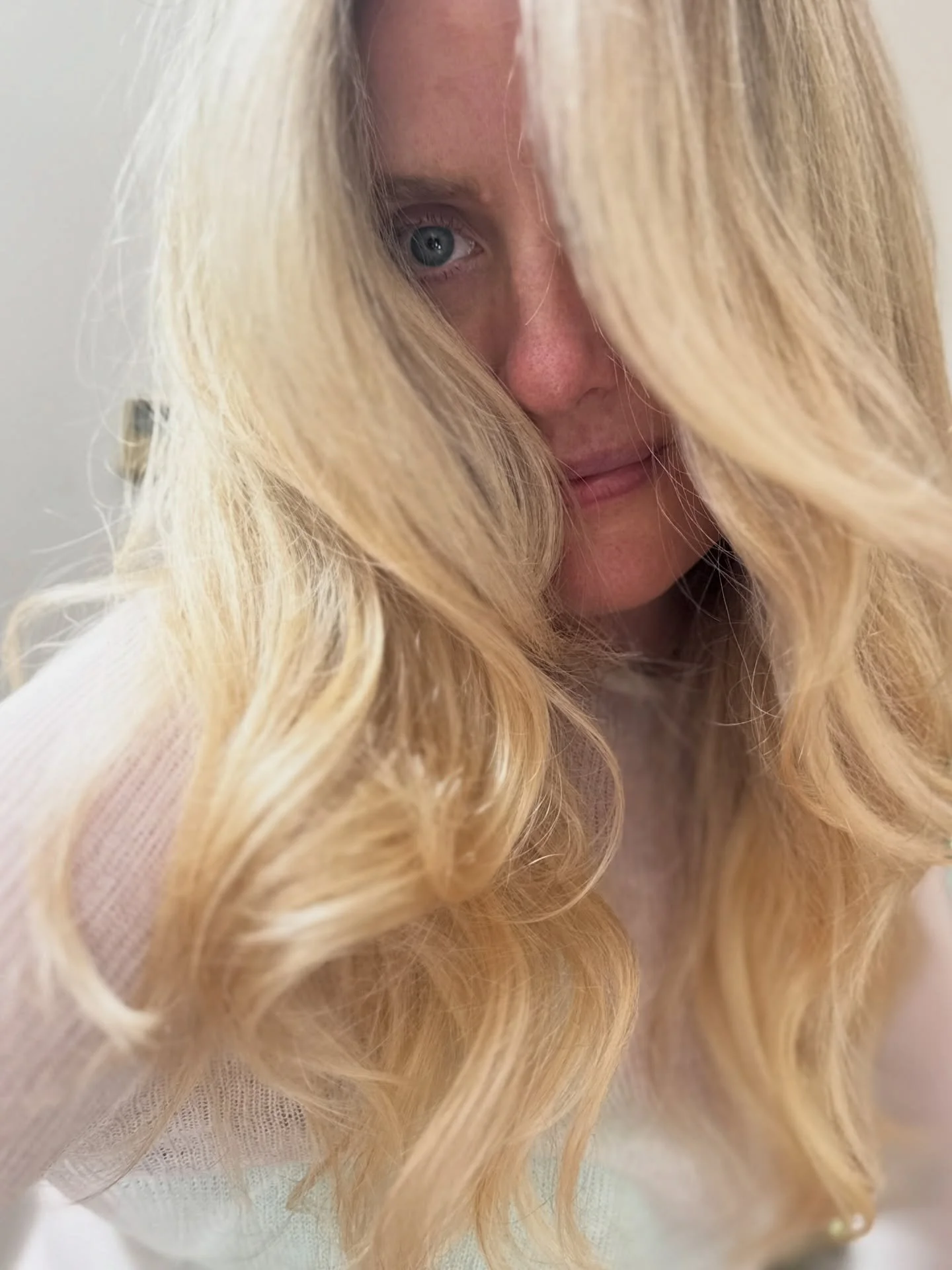Bouncy, beautiful, blonde. 
By Carlin

#blonde #blowout #bouncyblowdry #adelaide #dalysalon