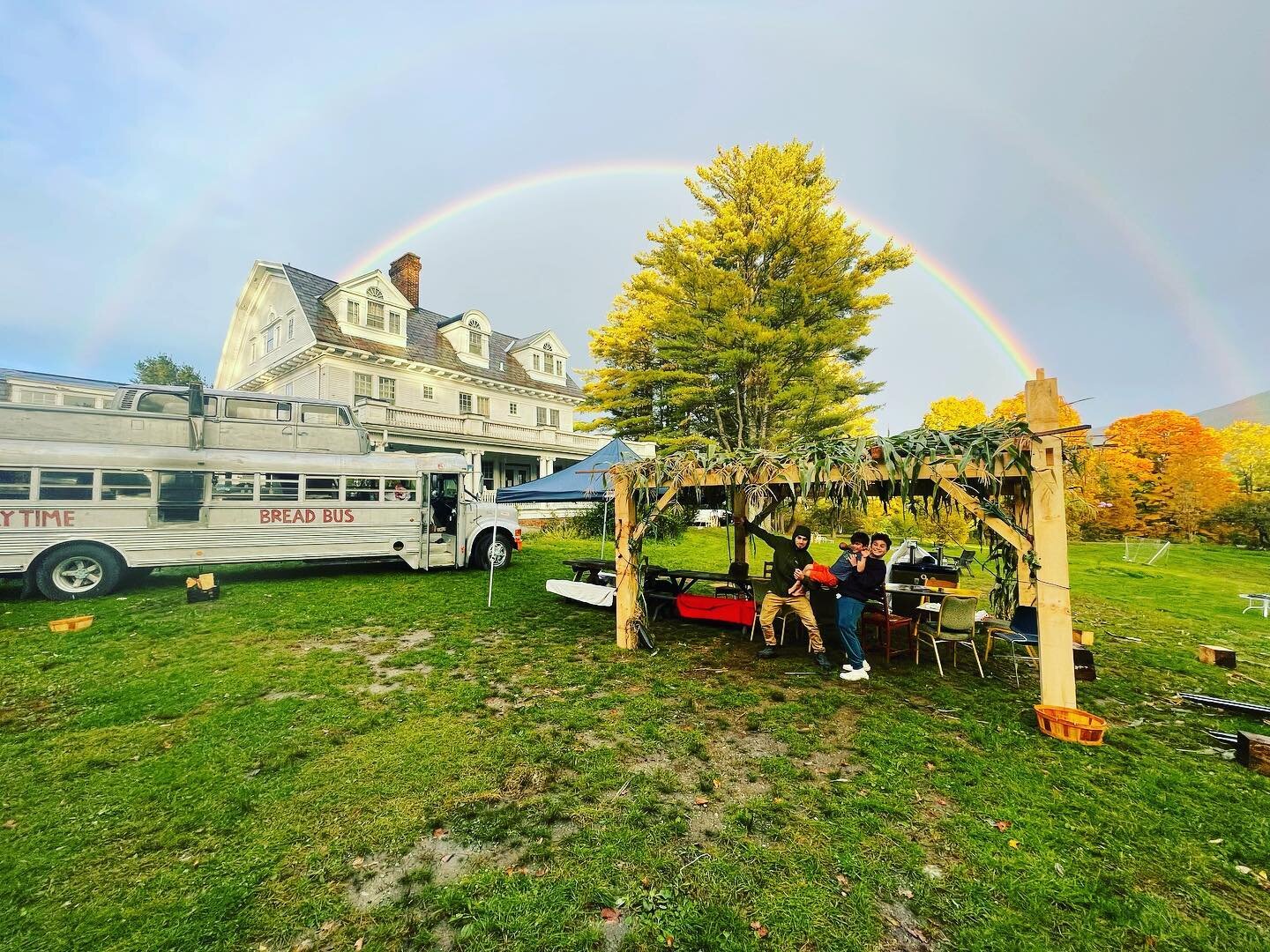 So much to share from these wild and beautiful last few days! @guvbot threw together an awesome timber frame sukkah. @kotokobrass brought the dance party. Old friends came back to the farm to sing and dance with new friends. 

Let&rsquo;s keep findin