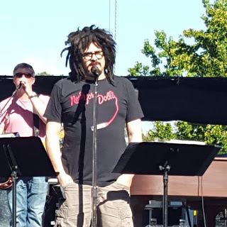 Adam Duritz during soundcheck at Irvine Meadows photo by Jessica Klausing