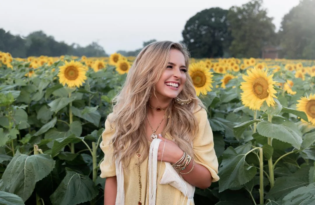 Mackenzie Nicole photo courtesy of Strange Music, Inc.