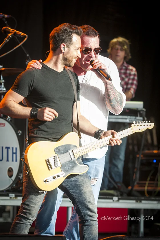 Sean Hurwitz performs with Smash Mouth. Photo by Meredeth Gilhespy.
