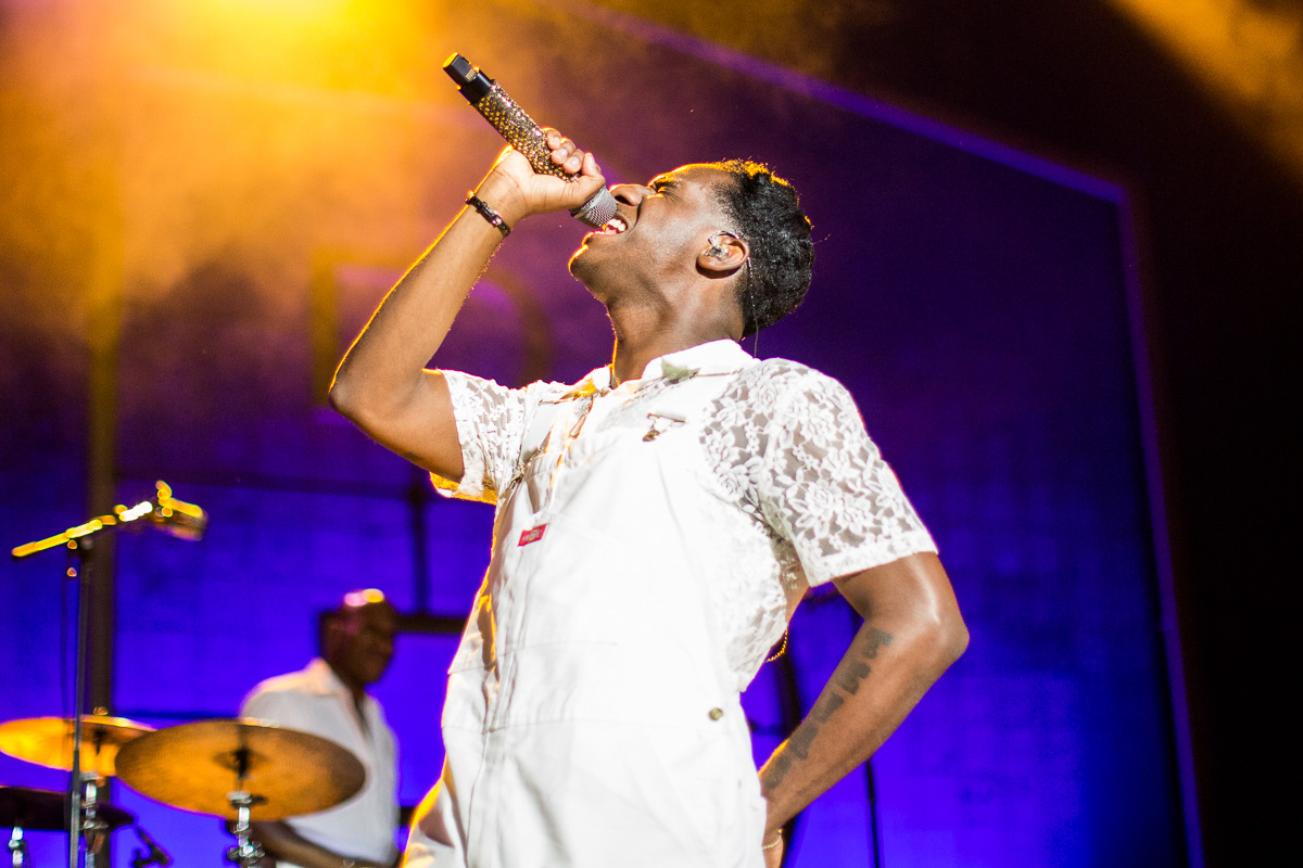 Leon Bridges photo by Jessica Hanley. Credit to Buzzbands.la