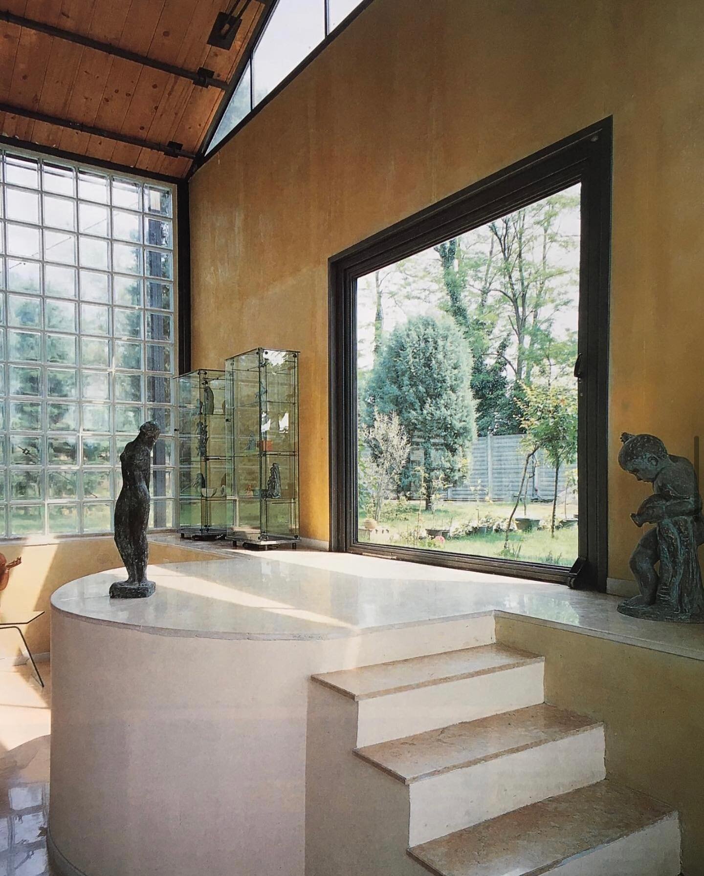 interior by Serena Omodeo Sal&egrave; &amp; Thomas Becker
.
.
.
.
.
.
.
.
#interior #milan #serenaomodeosale #thomasbecier #milan #design #interiordesign #kellybehunstudio #casavogue via @inside_values