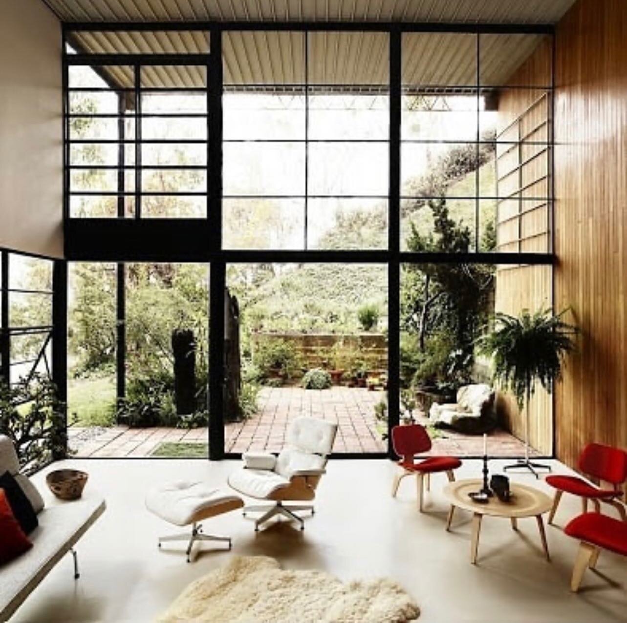 classic modern....Eames House / from De Morgen Magazine
.
.
.
.
.
.
.
.
#eameshouse #architecture #home #demorgenmagazine #interior #architecturelovers #kellybehunstudio via @thijs.demeulemeester