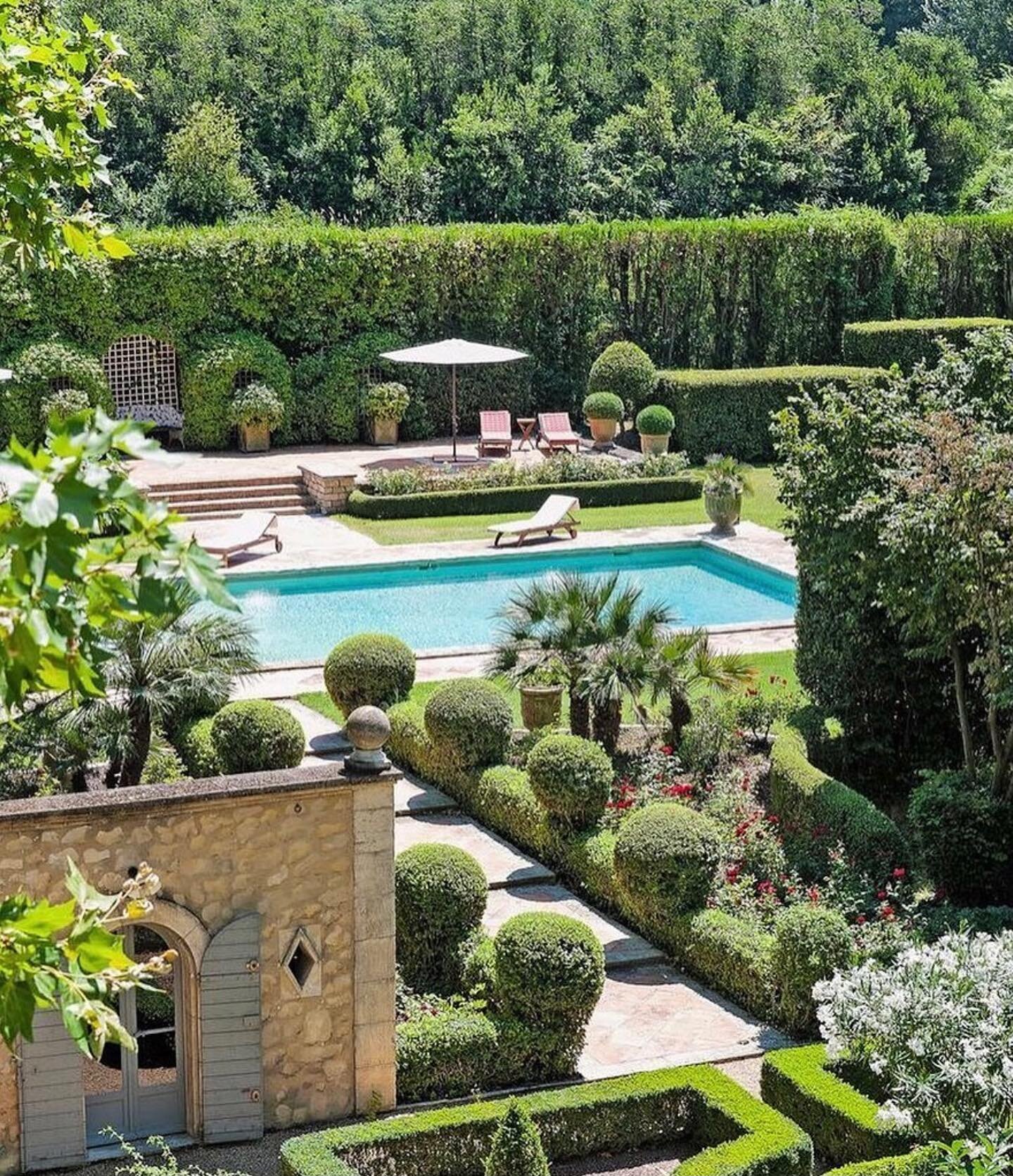 lovely gardens at Chateau Mireille in Saint-Rémy-de-Provence 
.
.
.
.
.
.
.
.
#chateaumireille #saintremydeprovence #provence #southoffrance #pool #swimmingpool #garden #landscape #pooldesign #gardendesign #topiary #landscapearchitecture #kellybehun