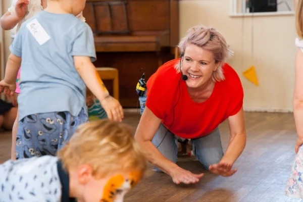 Rachel having fun with little students in a music class . 