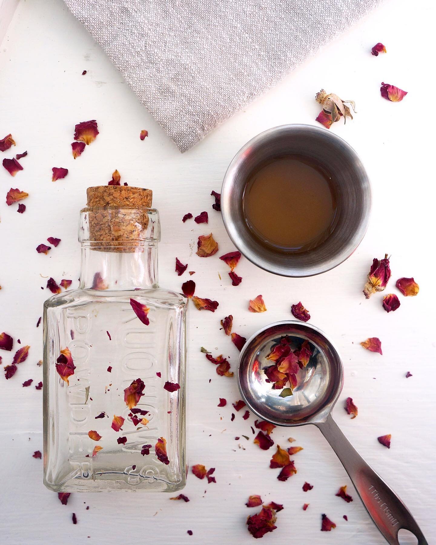 New on the Journal: DIY Apple Cider Vinegar and Rosewater Toner Recipe.

A DIY ACV Toner was one of the first at-home recipes I remember making that moved the needle in healing my adult acne. The downside? I smelled like vinegar! Enter: Rosewater and