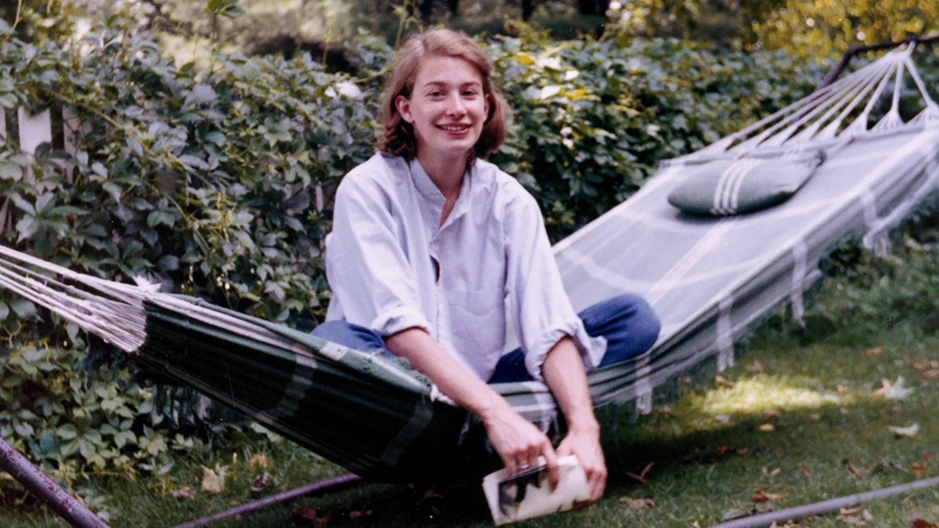 Mary_Oliver_hammock_1920-1080.jpg