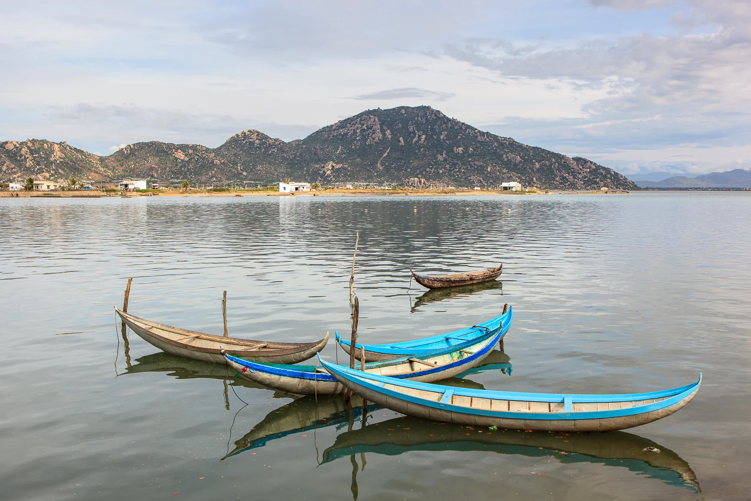 Tri Thuy Lake, Vietnam 2009