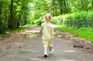 Omega_Institute_Young_Girl_Walking.jpg