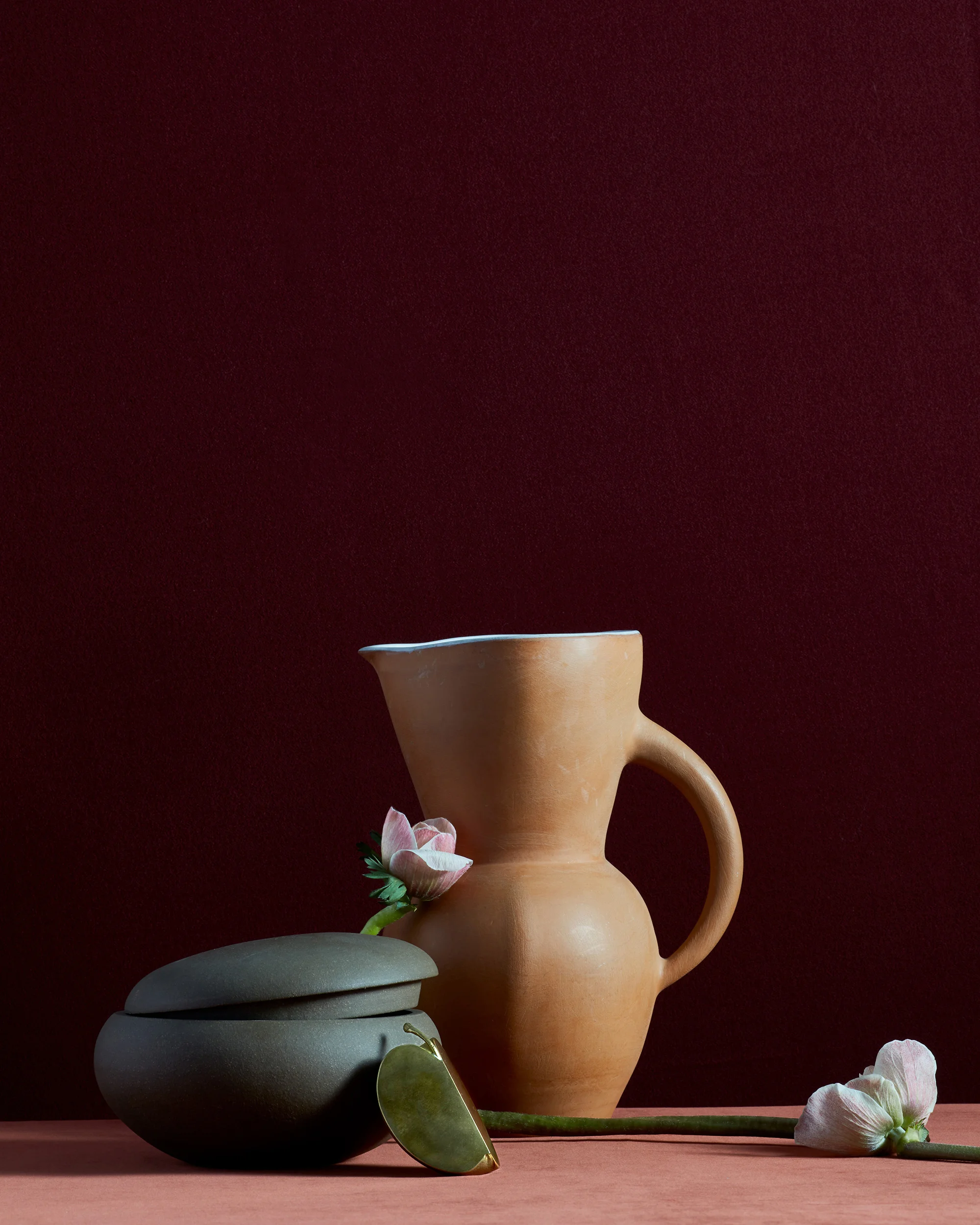 APPLE WEIGHT w VASE.jpg
