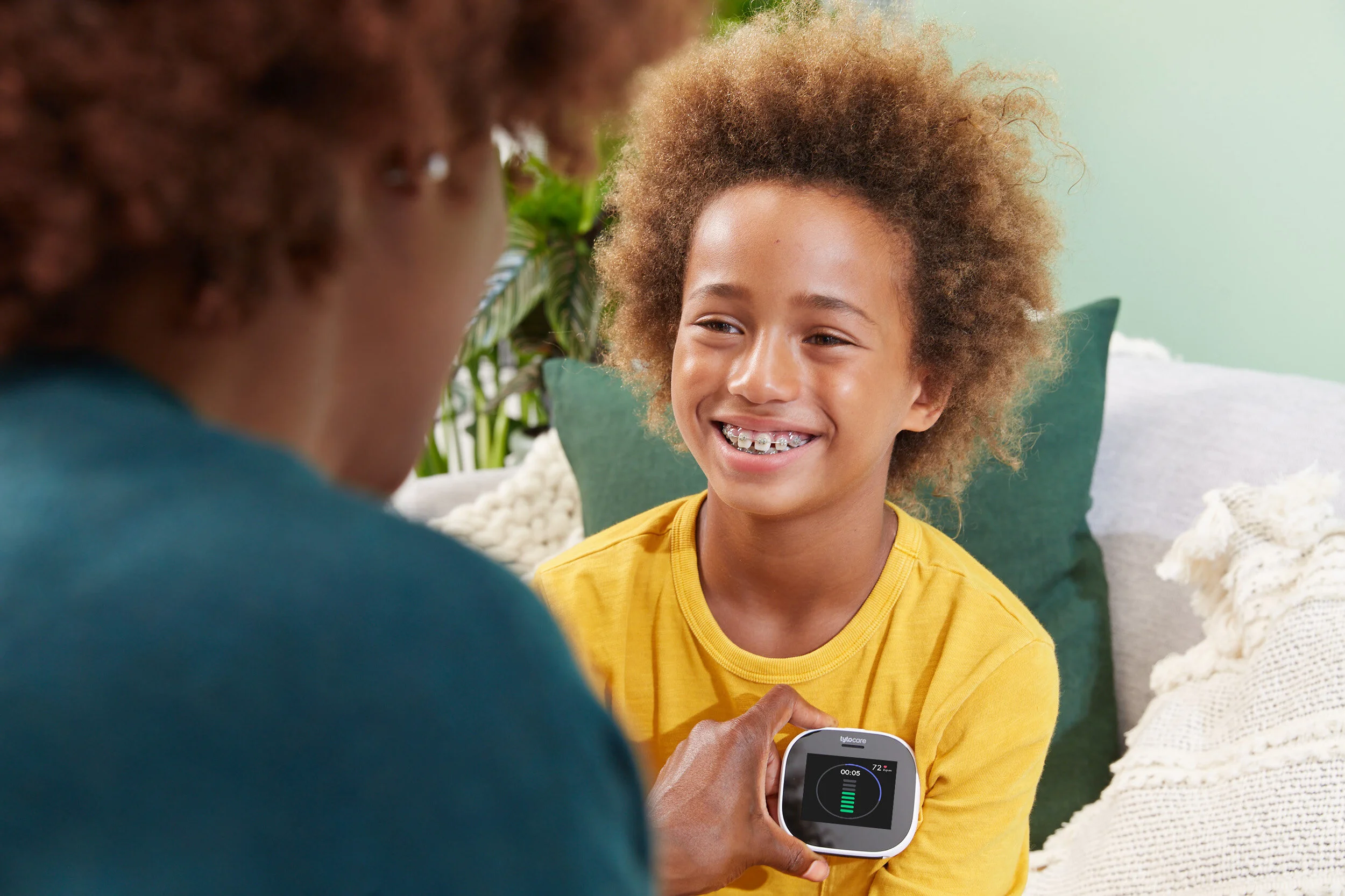 TytoCare_GettingBetter_LivingRoom_OTS_09.jpg