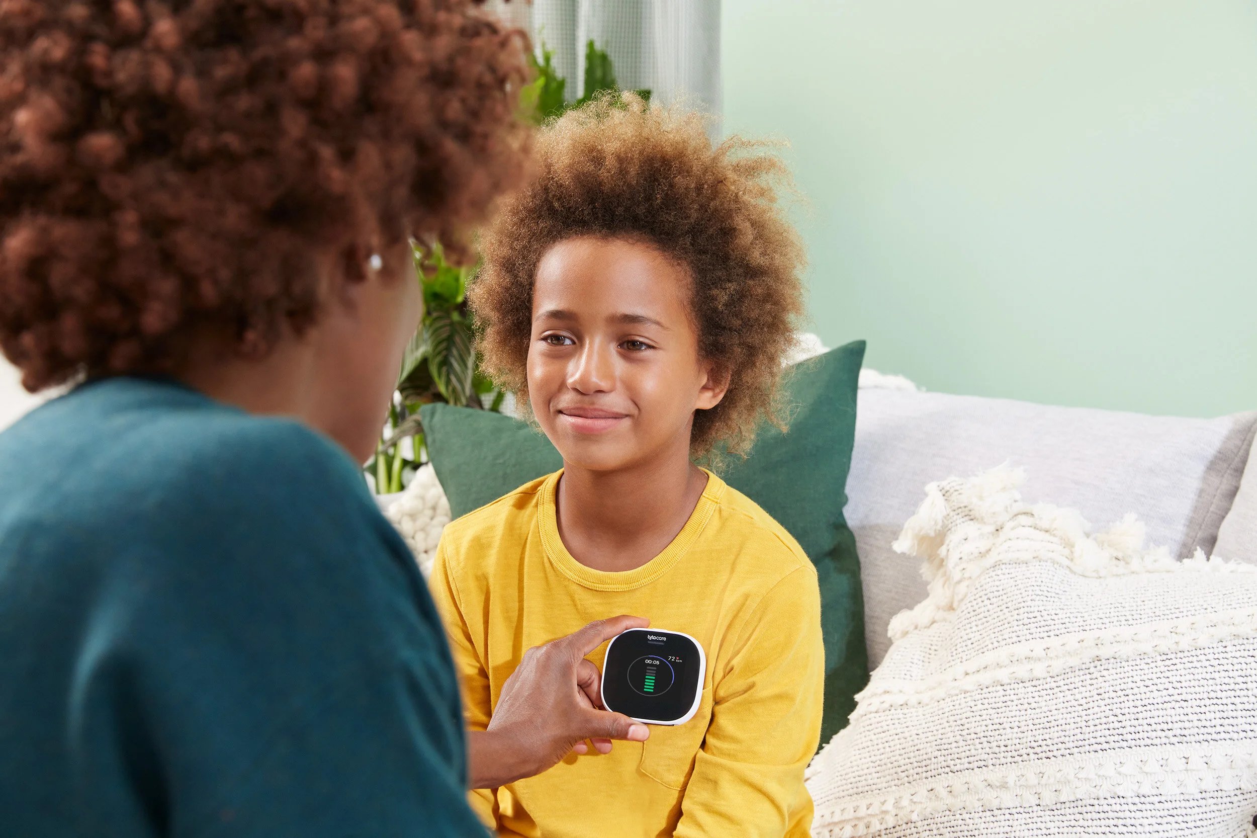 TytoCare_GettingBetter_LivingRoom_OTS_11.jpg