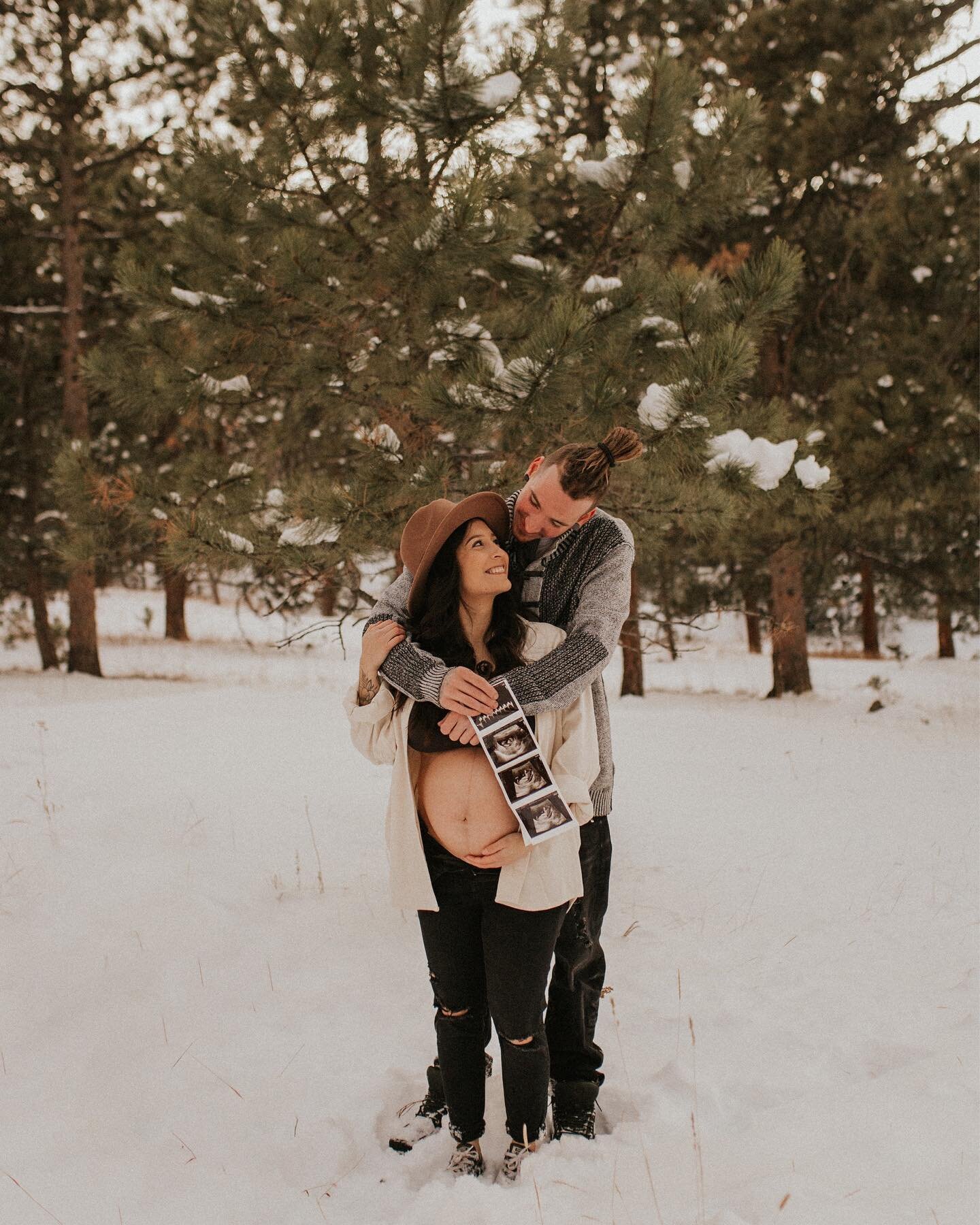 Snowy maternity session with Tay &amp; Jake❄️✨