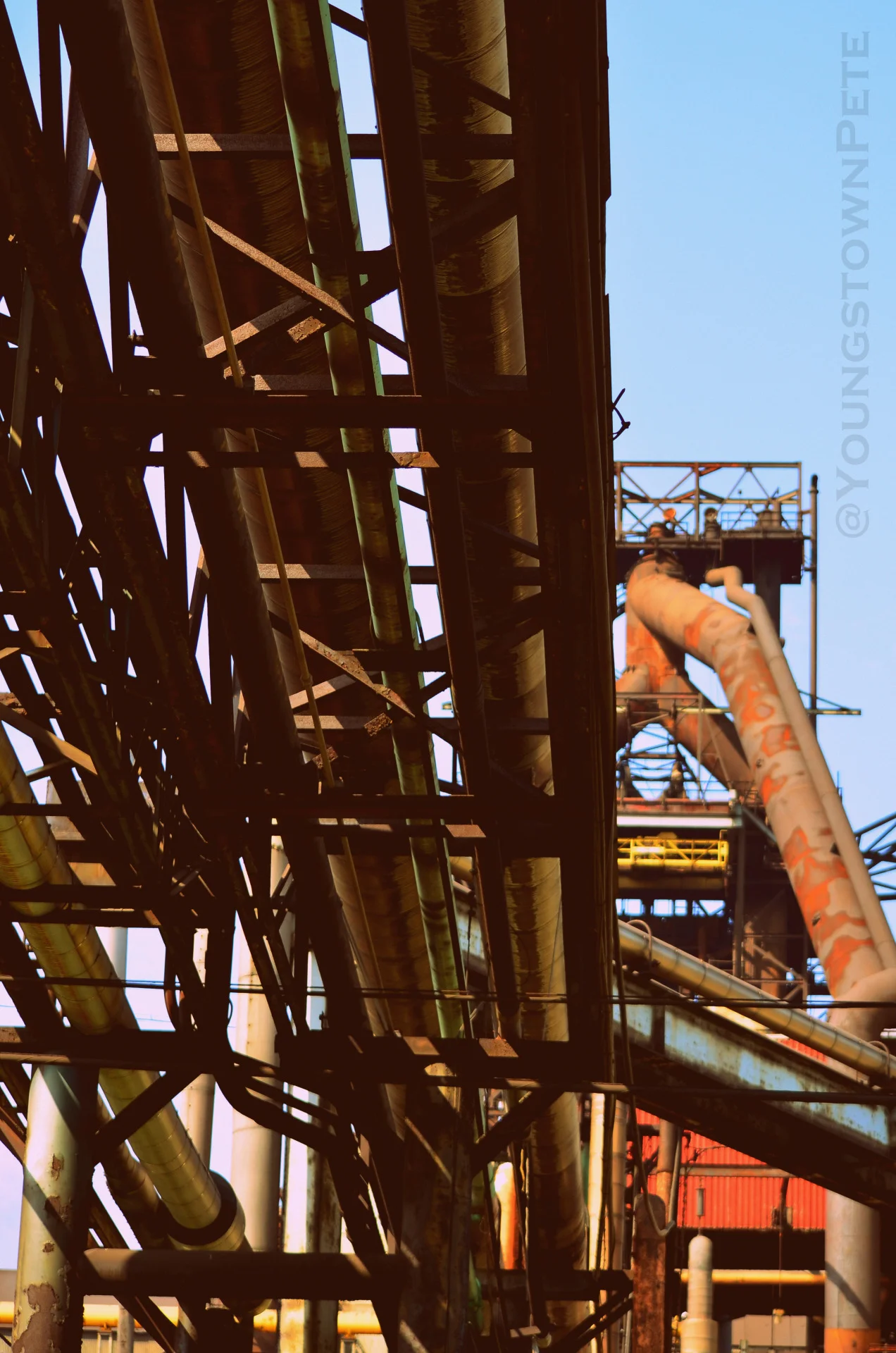 Warren, O. The last blast furnace in the Steel Valley @ RG Steel - WCI - Republic Steel on Main Ave in Warren. Its idle now and they will probably scrap the whole mill before they restart it. My cousin that worked out there said the furnace was on its last leg, and the company that bought it is an industrial scrapping company. Think this was the biggest blast furnace in America when it was built by the Wm Pollock Company of Youngstown, O. End of an era