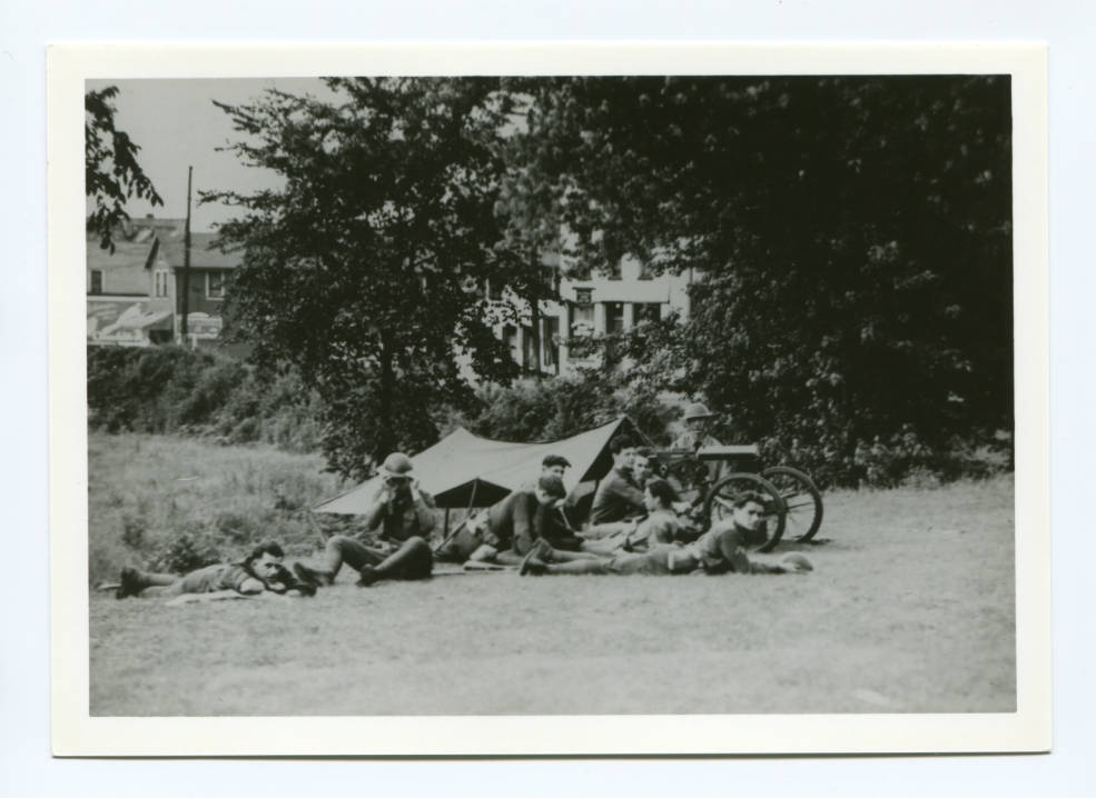 Machine gunners on Pine Avenue in Warren. Courtesy of Ohio Memory Connection. 