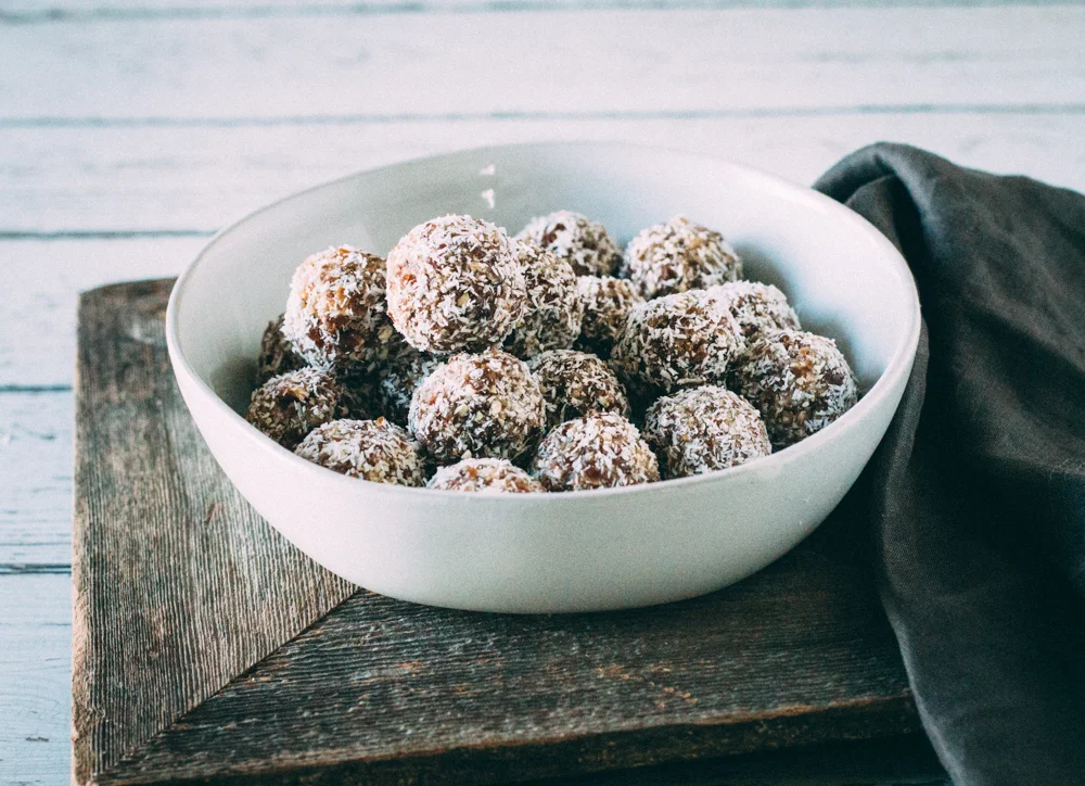 snack bites cashew coconut.jpg