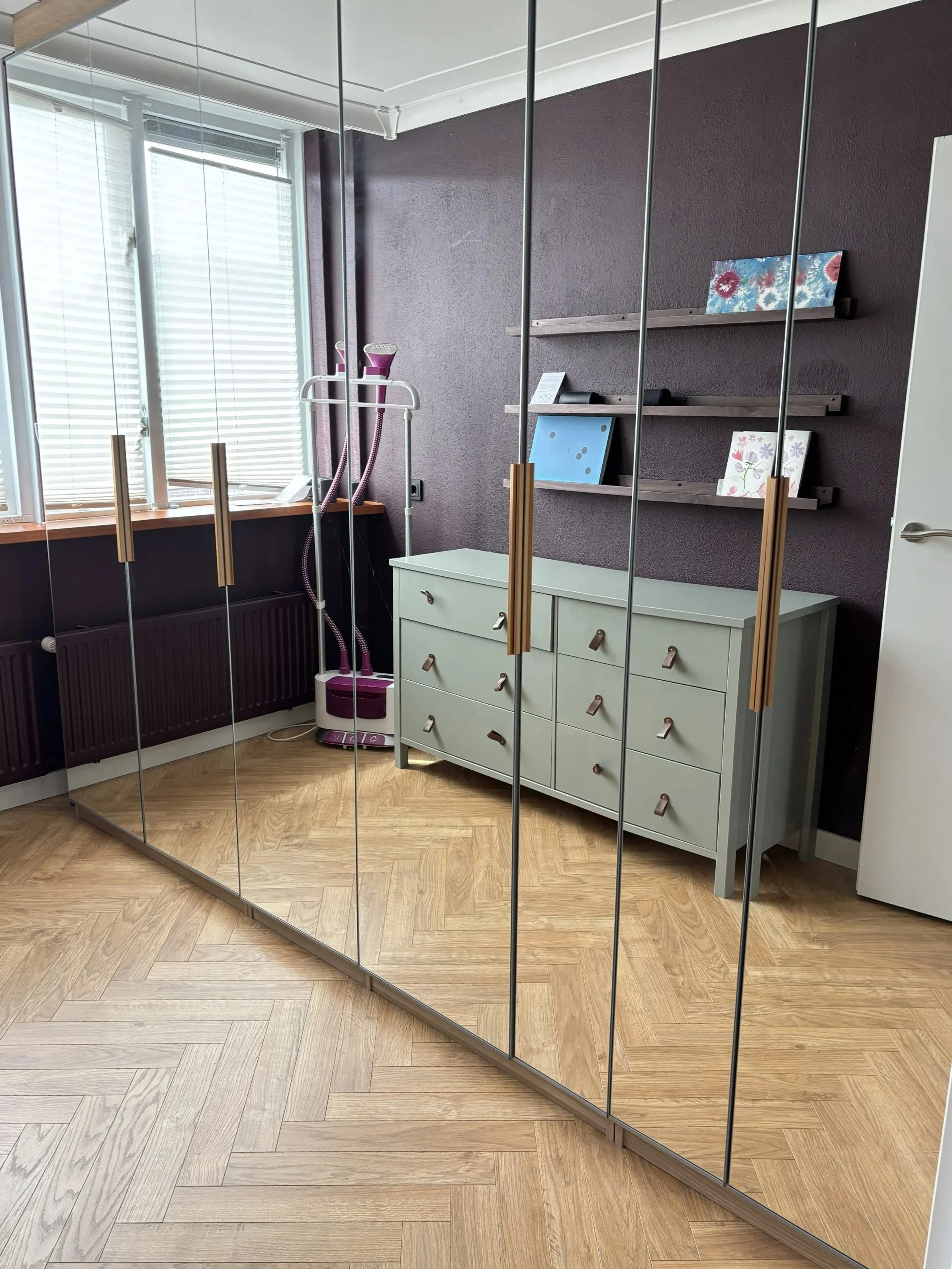 f&b-brinjal-222-room-mirror-PAX.jpg