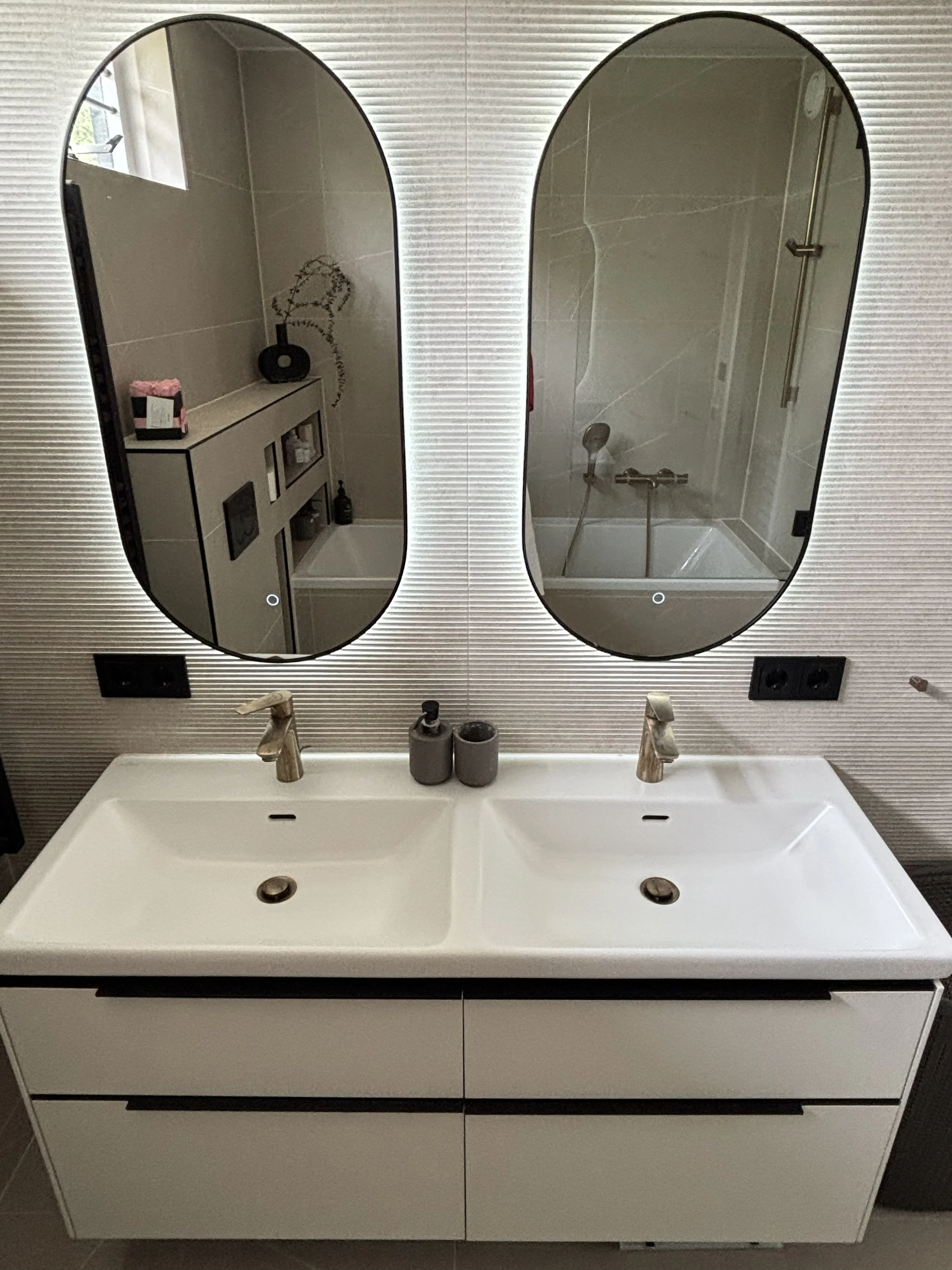 oval-mirror-bathroom.jpg