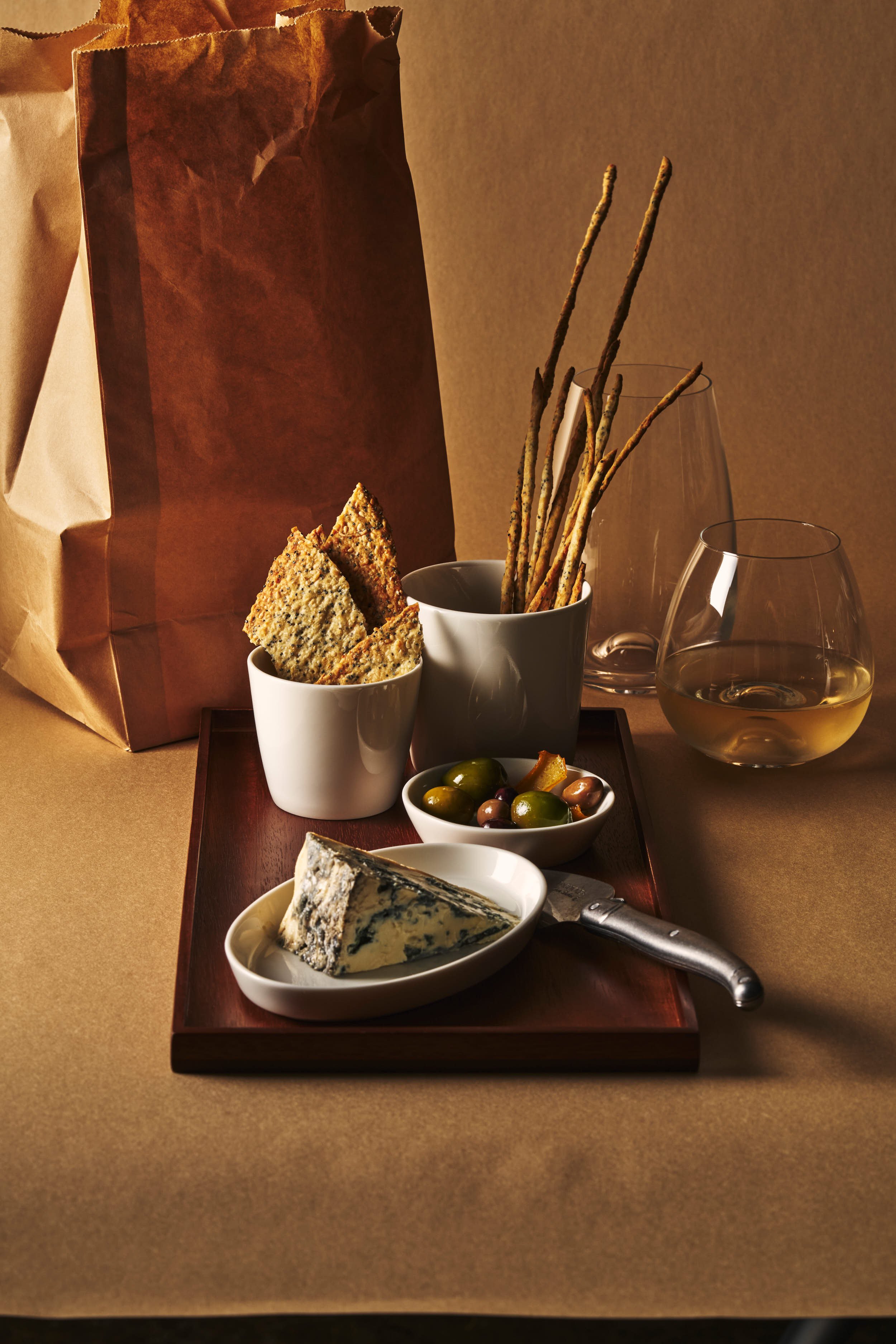 ReneOzorio_Tray_Assortment_Cheese_and_Crackers.jpg