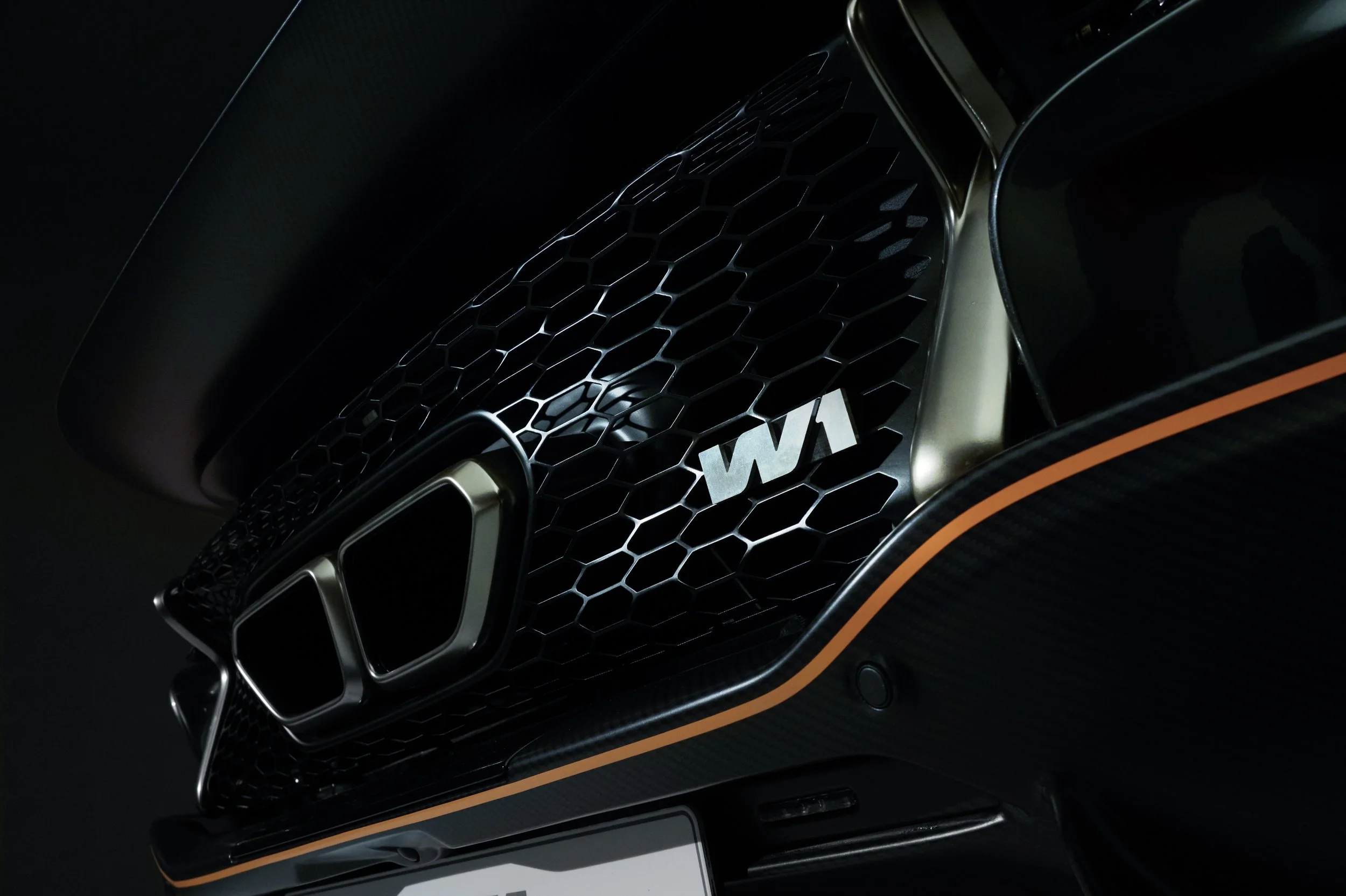 McLaren_Droga5_Card_Details.jpg