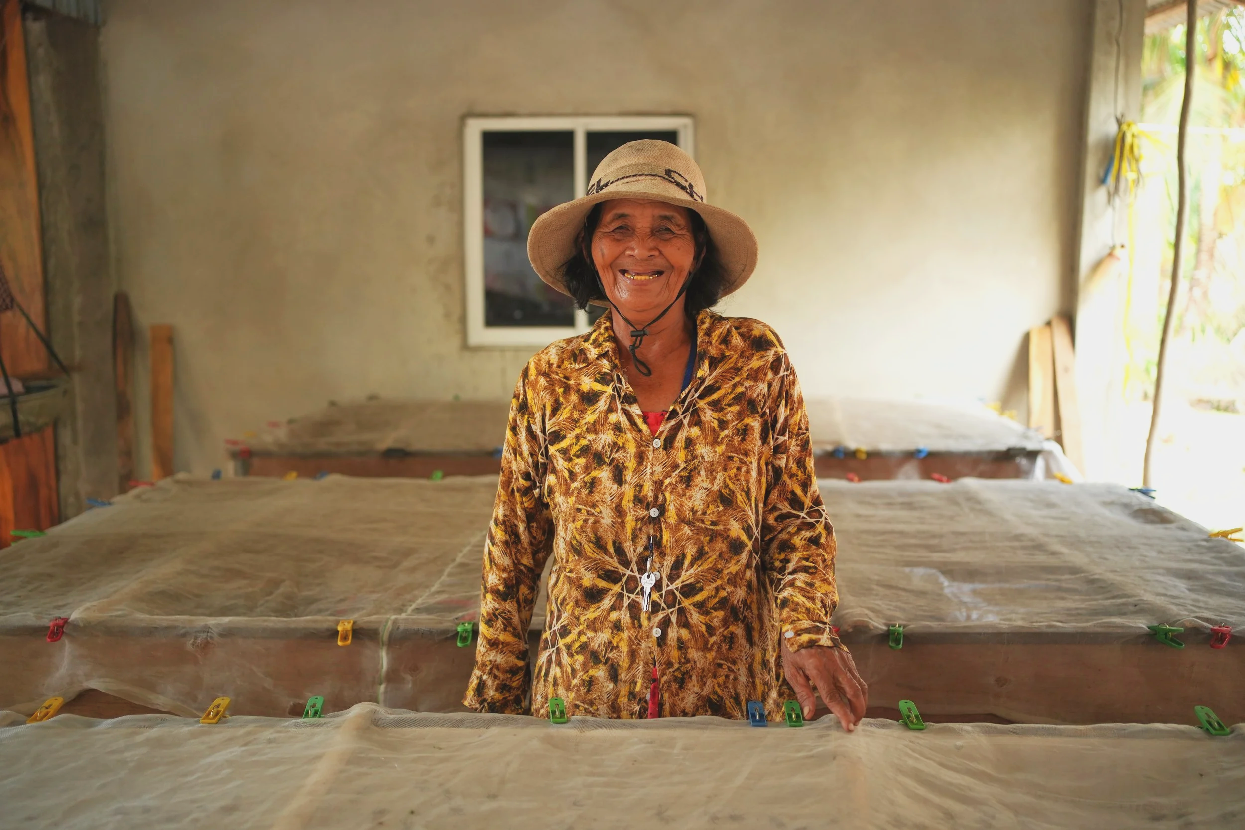 Woman with hat_rev.png