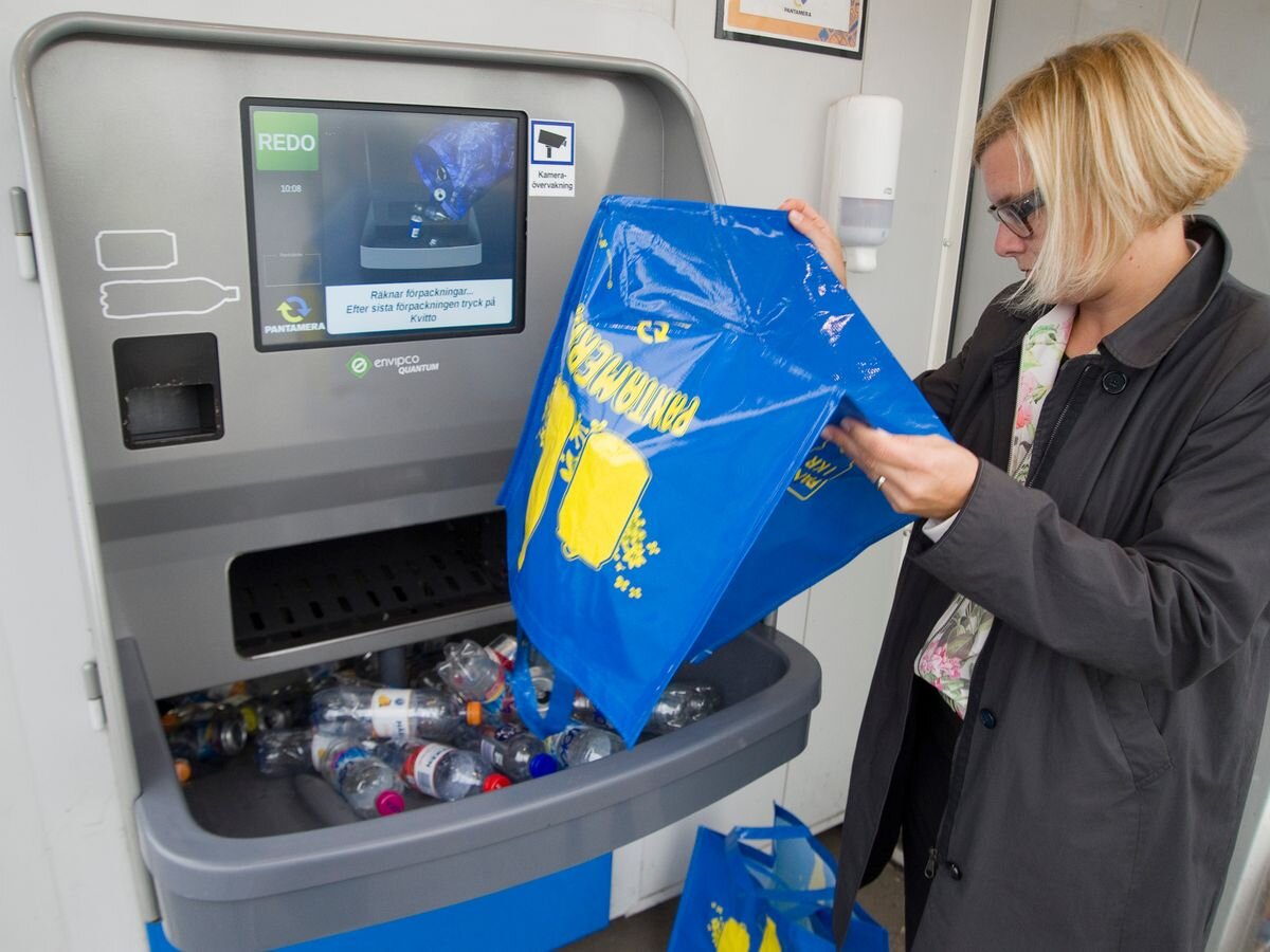瑞典的反向自动售货机(图片来源:Daily Record)