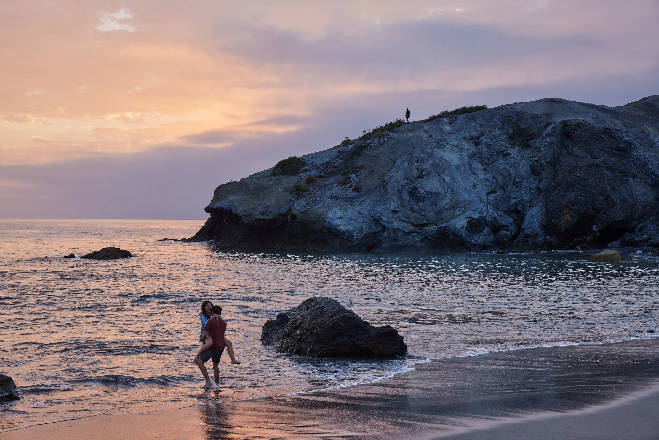 19_BEACHWALK_COUPLE_0464.jpg