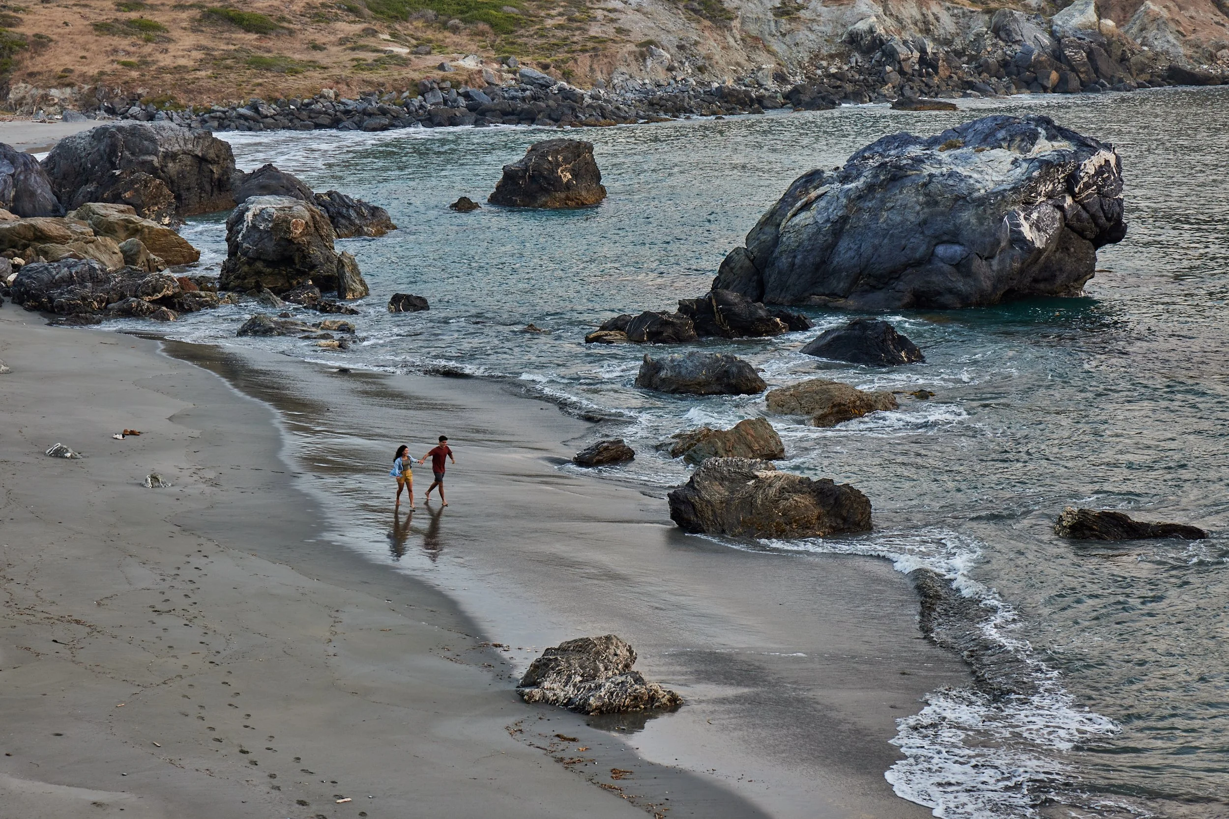 19_BEACHWALK_COUPLE_0301.jpg
