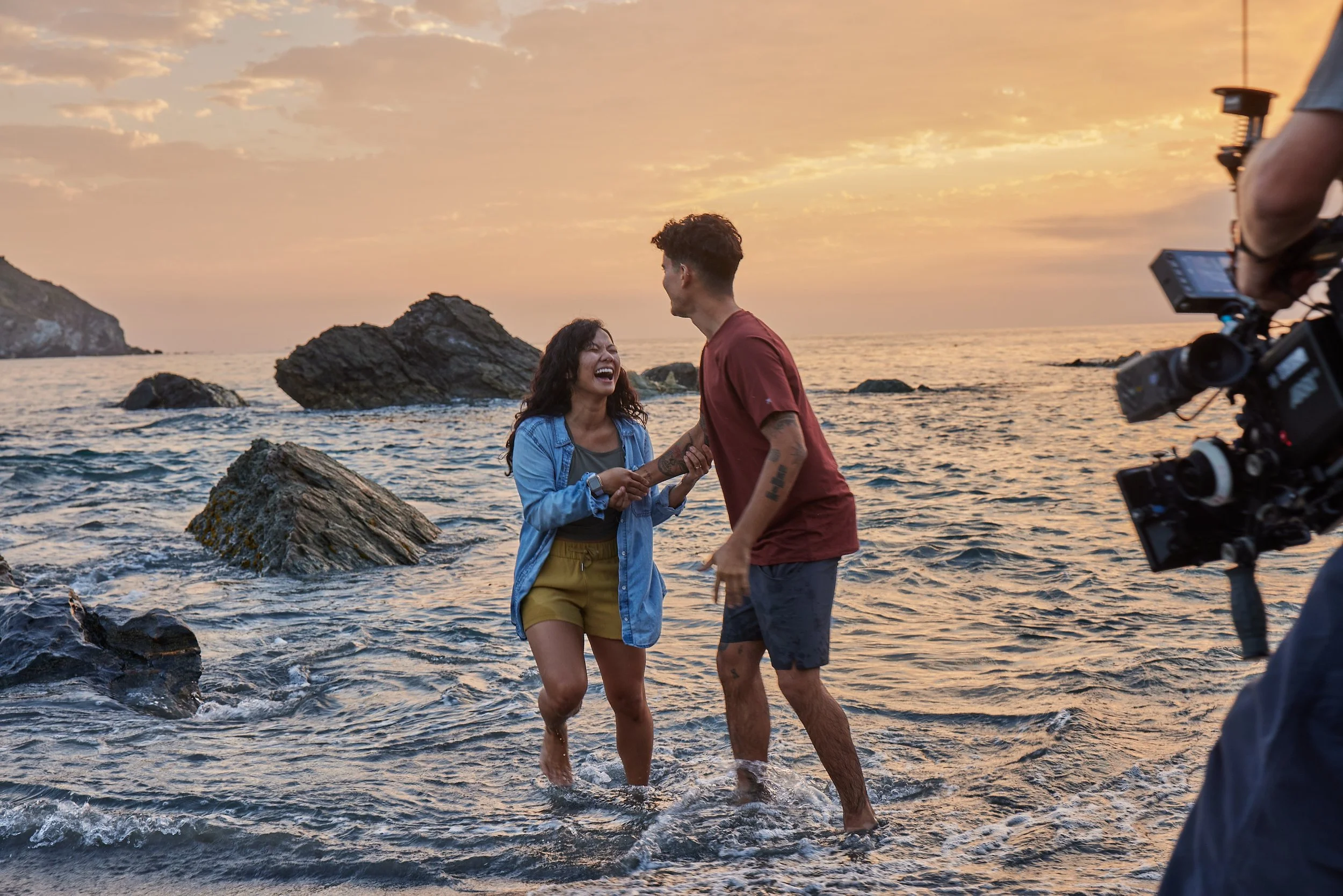 19_BEACHWALK_COUPLE_0373.jpg