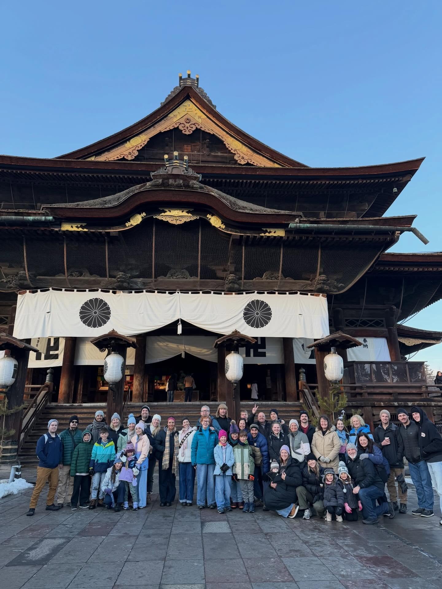 Some great memories from our Snow Monkey Tour the other day! 
Thank you for joining 🐒

🌟The tour is available to book at www.snowmonkeytour.com

#snowmonkeytour #zenkoji #temple #skijapanholidays #hakubatour