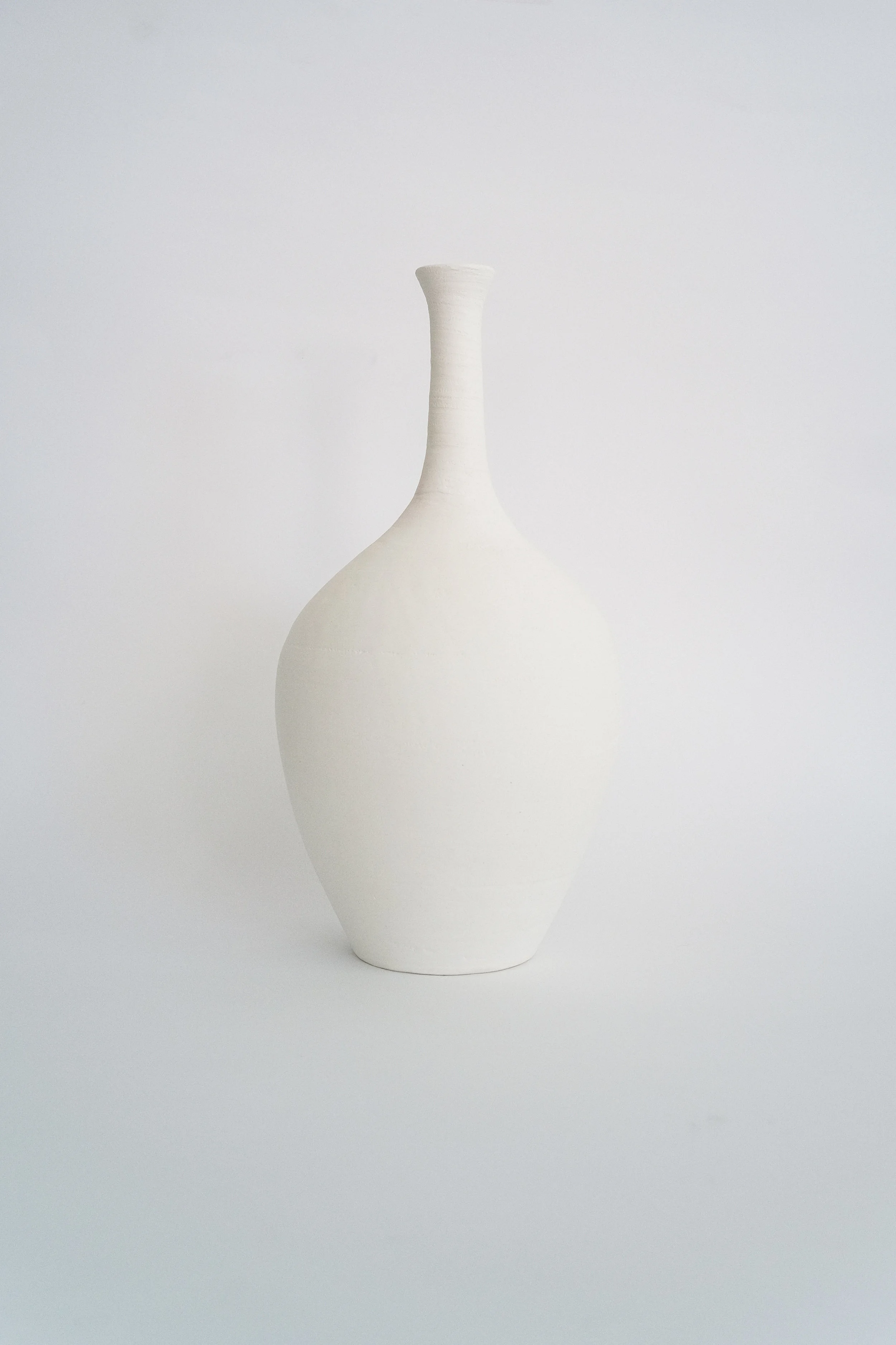 白瓷高頸花瓶 Porcelain Tall Neck Vase 2016