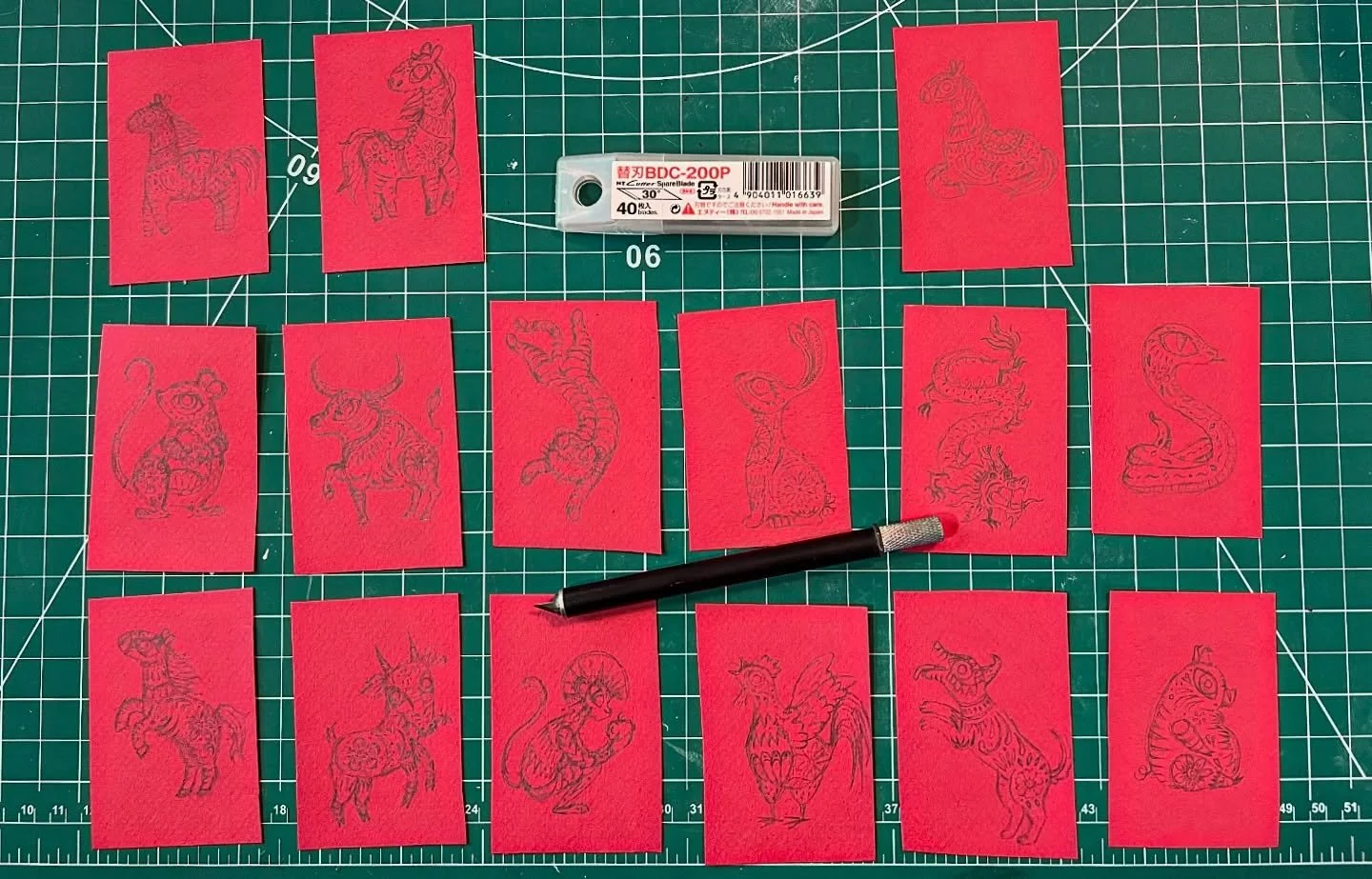 Knives Out 🔪 
.
#paper #zodiac #lunarnewyear #papercraft #traditionalart
