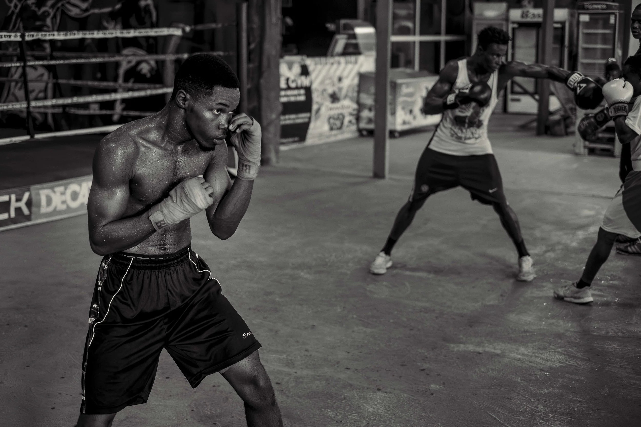 "Dès que je me réveille, je vais à la salle. Je suis ici du matin au soir." 'As soon as I wake up, I go to the gym. I'm here from morning till night.'