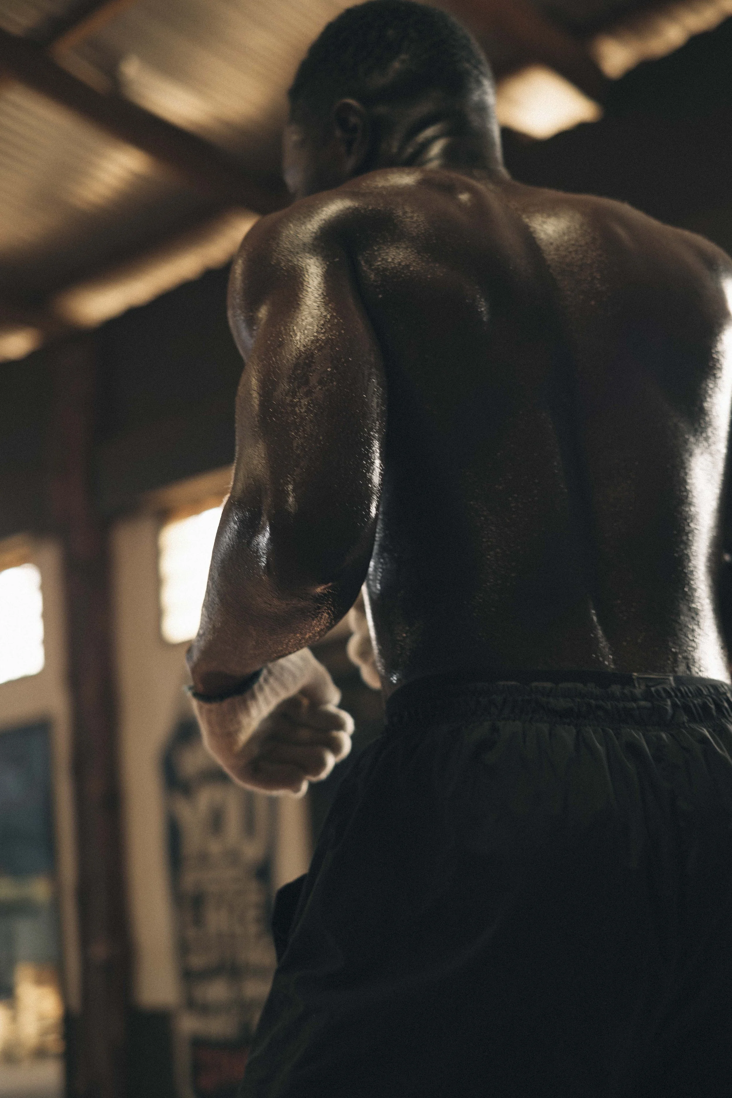 "Vous ne pouvez pas combattre 12 rounds sans endurance. Un boxeur qui ne peut pas tenir 12 rounds, il ne peut pas se faire appeler "boxeur". You cannot fight 12 rounds without stamina. A boxer who cannot last 12 rounds cannot call himself a boxer.