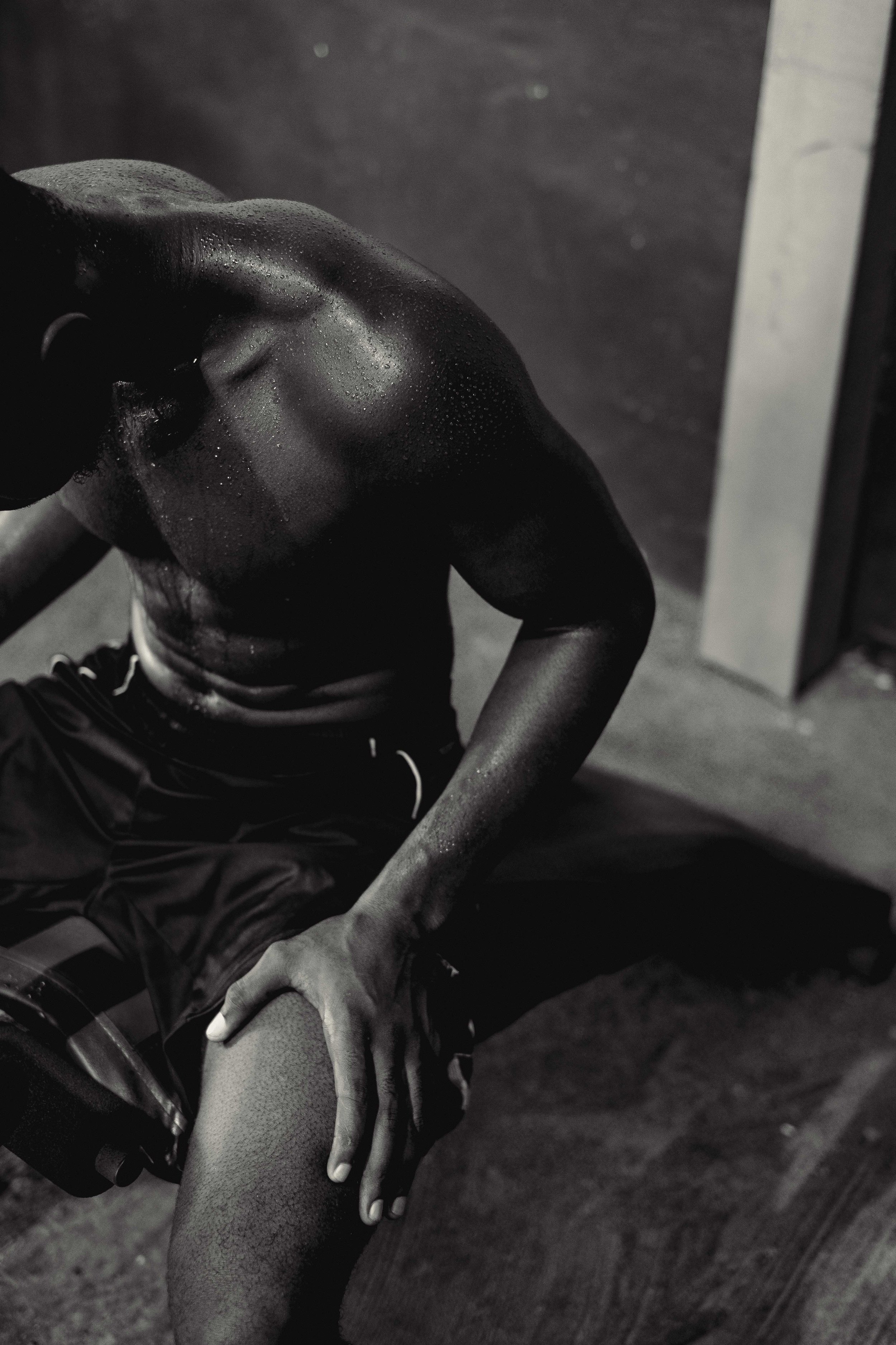 "Mon père et ma mère sont divorcés maintenant. Mon père a vécu en Gambie pendant 17 ans, jusqu'à qu'il ait eu la chance de partir en Suède. Il allait avoir ses papiers, il s'est marié à une femme blanche, mais au moment d'obtenir ses papiers, elle a 