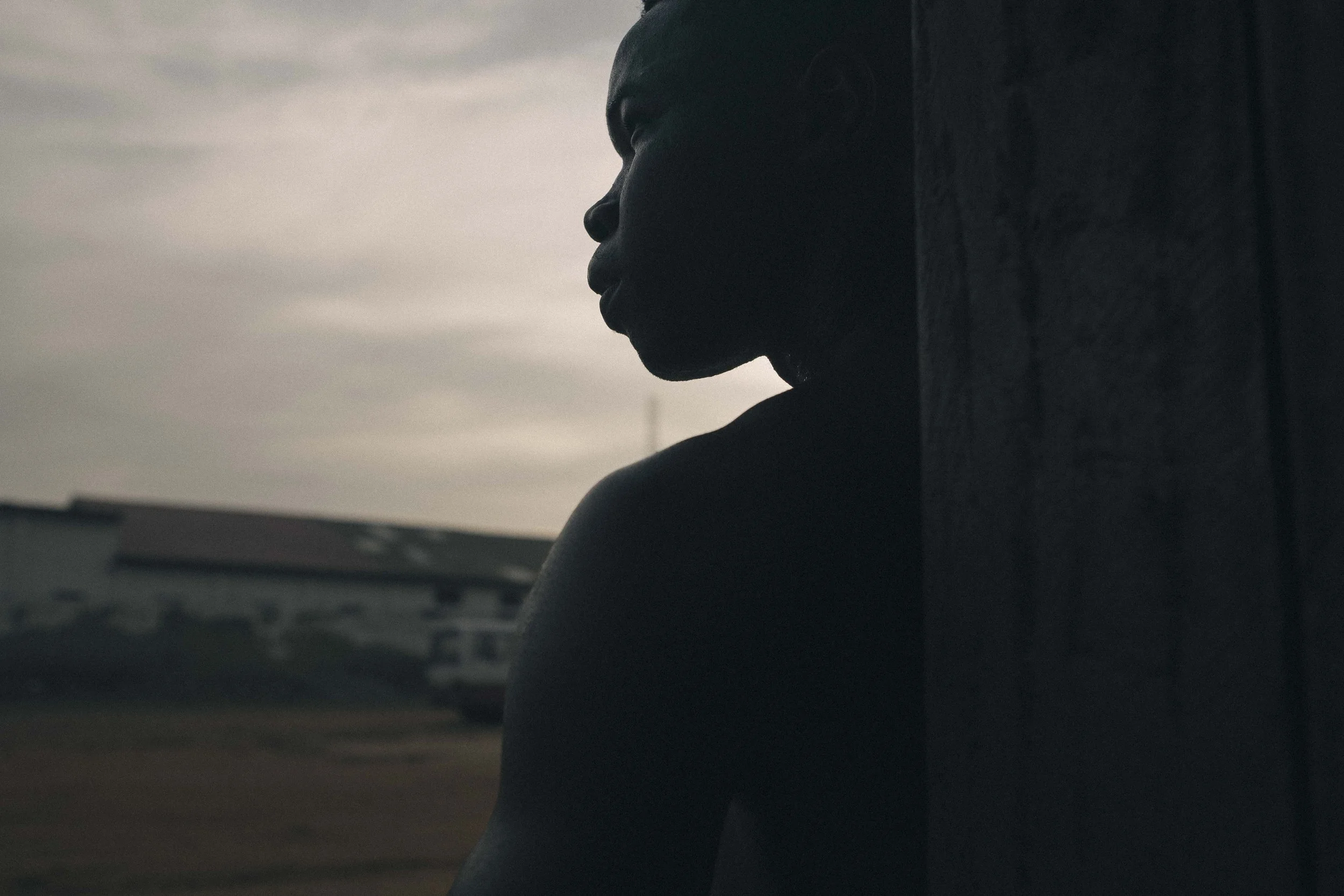 Parmi eux, nous découvrons ce jeune homme surnommé Old Boy, 20 ans, au caractère bien trempé, au charisme très Mohamed Ali, et à la détermination sans faille. Il me raconte son histoire à quelques jours de ce qui aurait dû être un de ses derniers com