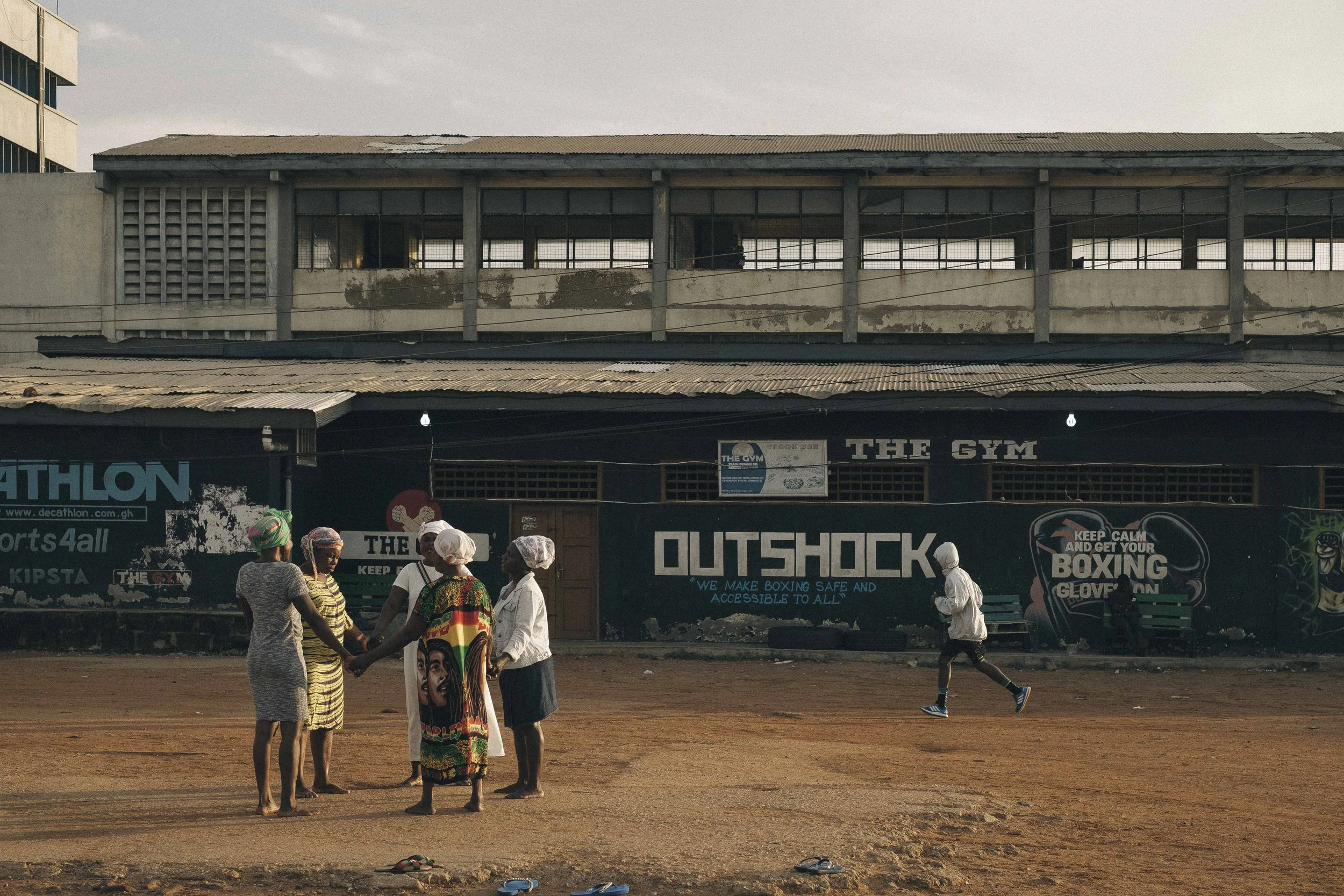 "C'est mon pays, je suis né en Gambie, mais je suis ghanéen. Mon père est venu en Gambie et y a rencontré ma mère. Ils m'ont eu. On est six dans la famille."