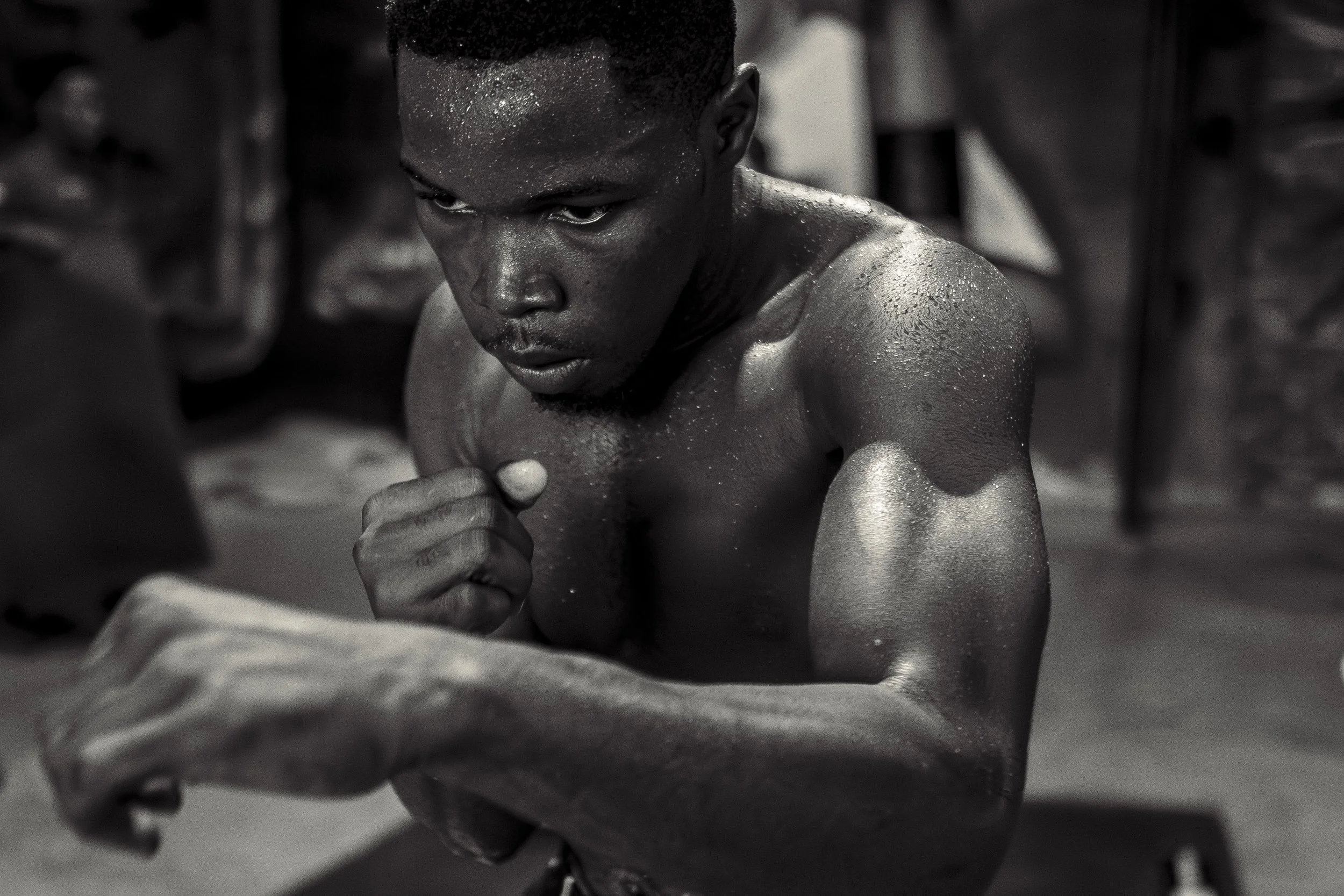 "Mon véritable nom est Issah Awal, j'ai 20 ans."
'My real name is Issah Awal, I am 20 years old.'