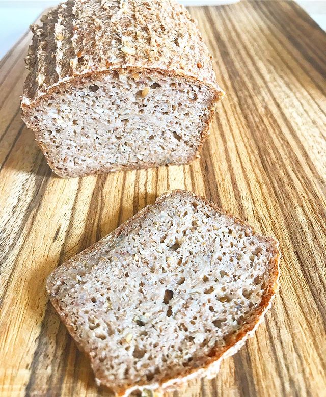 Fully seeded 🌱 Freshly sliced.. packed with twice as much fiber 🙌🏻 #highfiber #seededbread #glutenfree #nograins #noyeast #organic #plantbased #readyraw